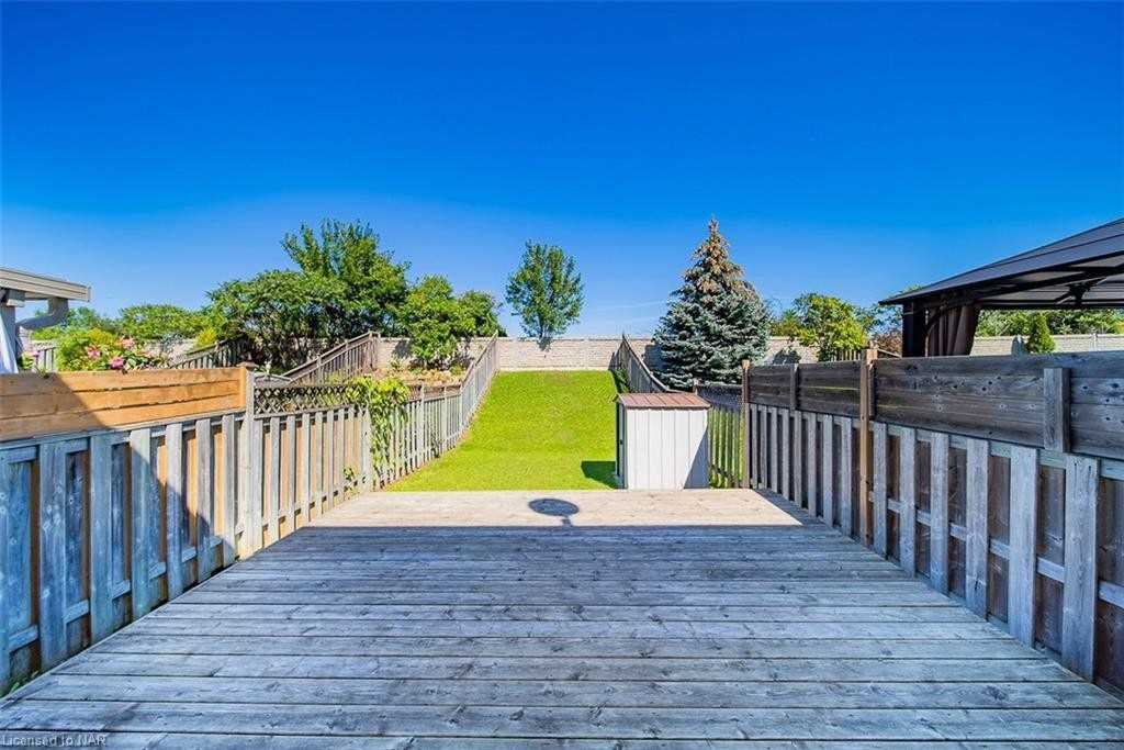 32 Magnolia Cres