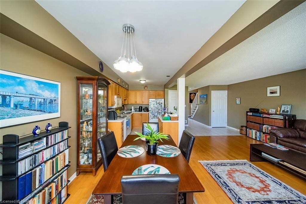 32 Magnolia Cres