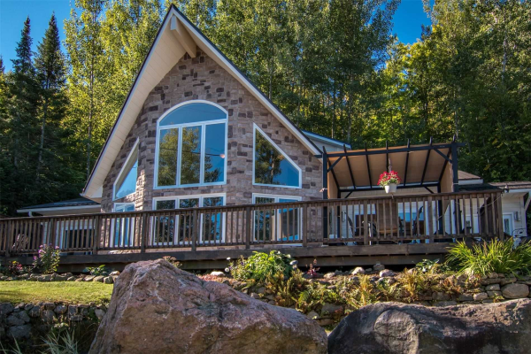 43 Lakeshore Dr E, Hastings Highlands