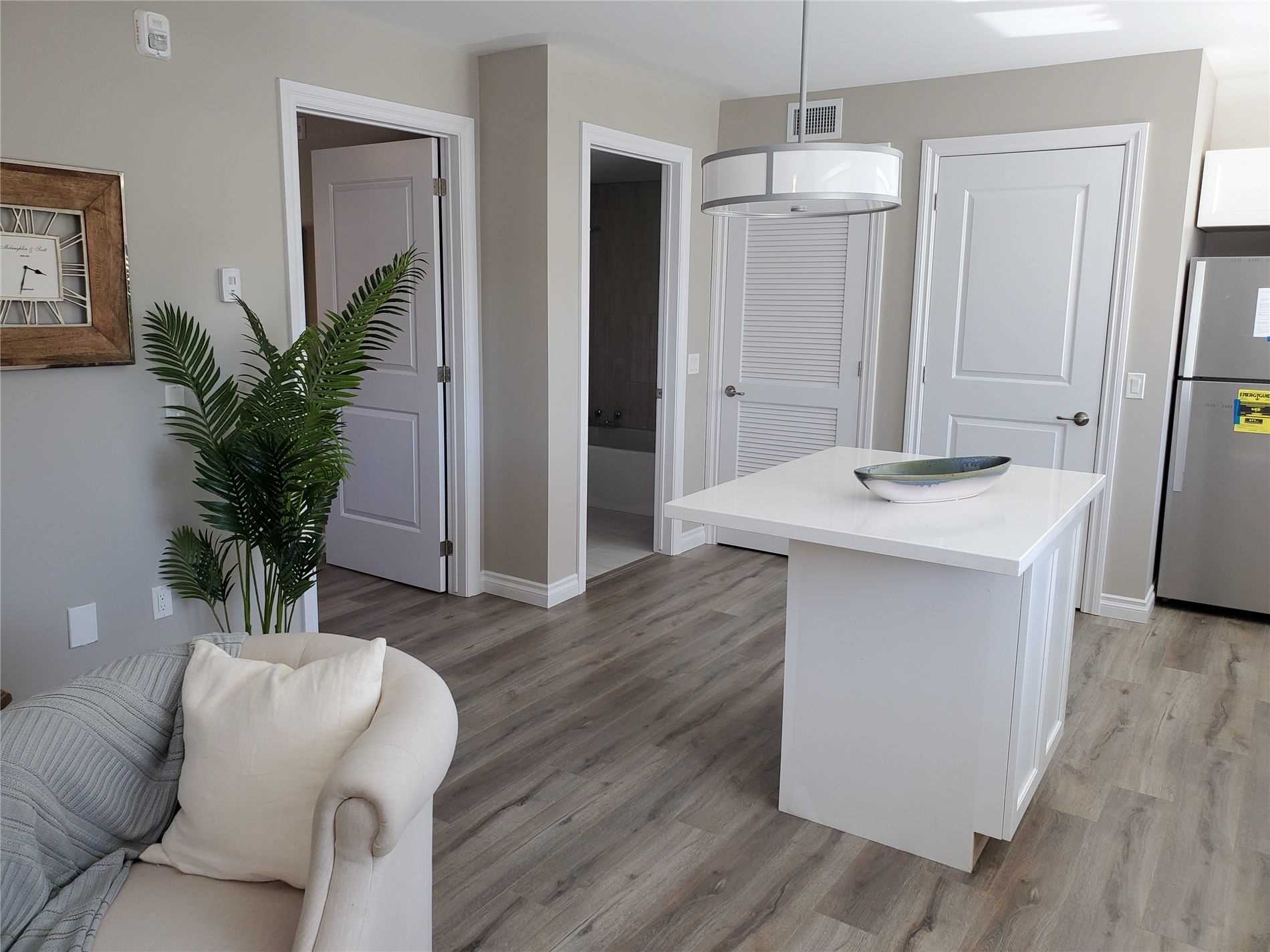 25 King St, #301