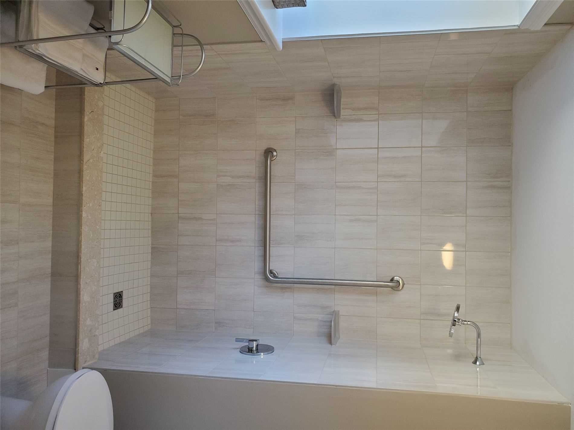25 King St, #301