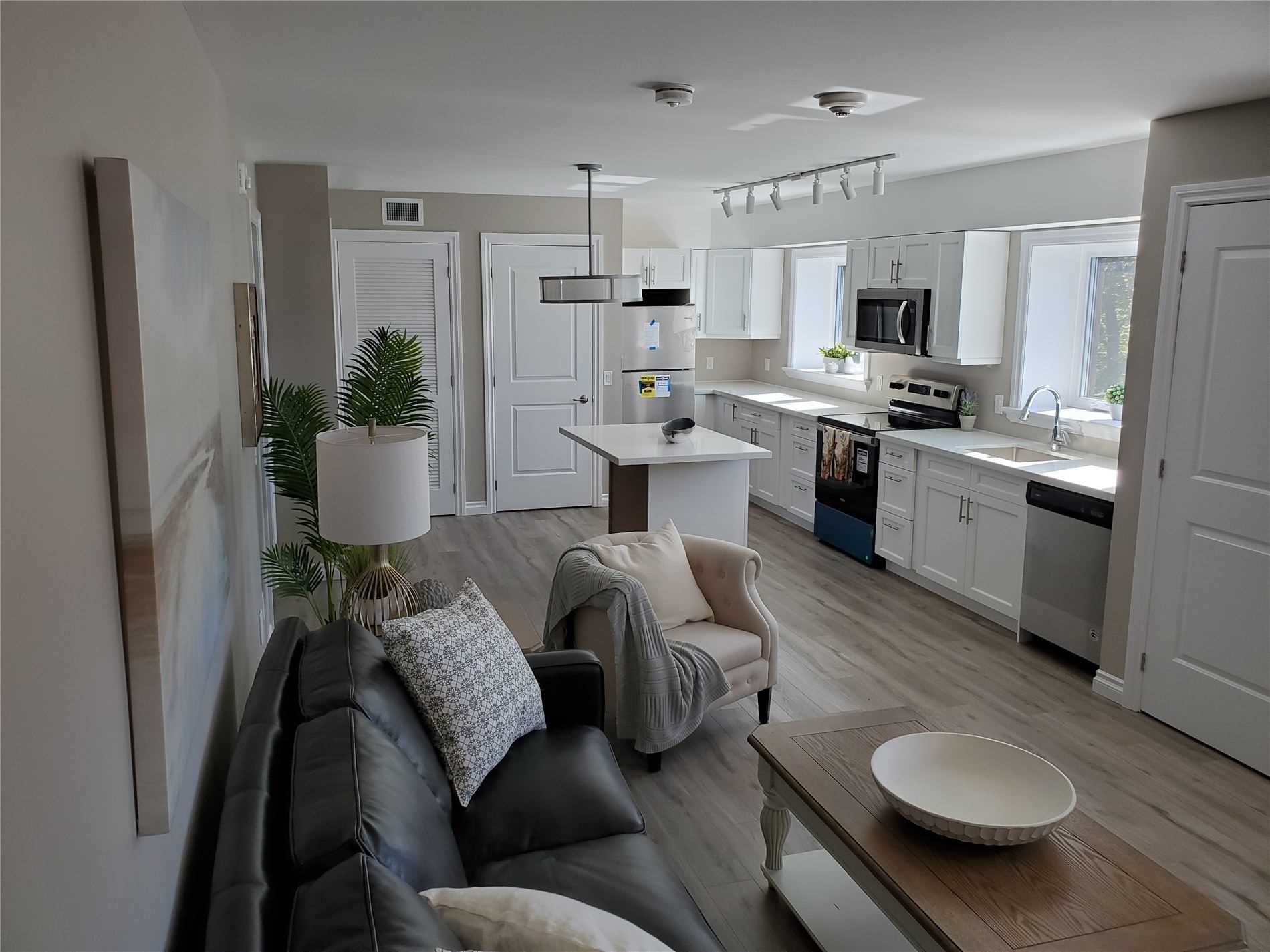 25 King St, #301