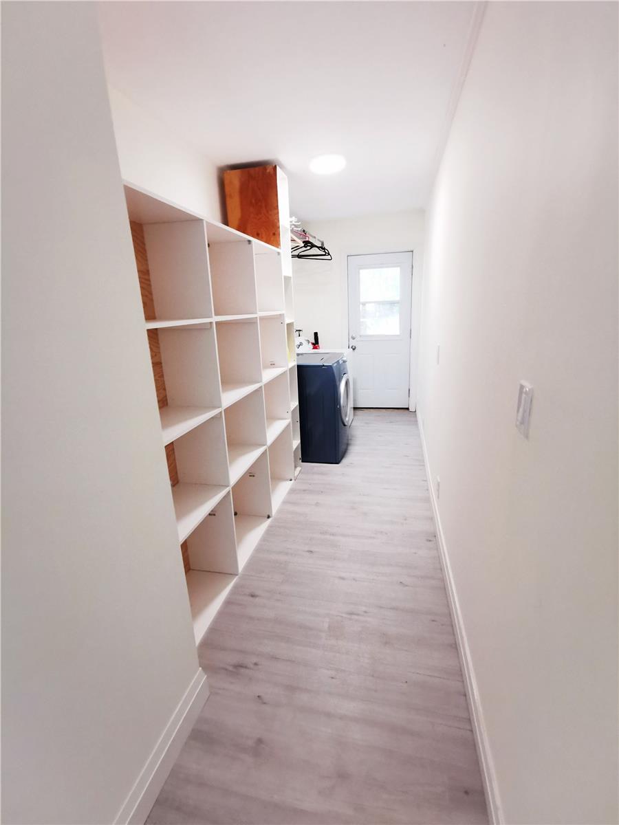 717 King St W
