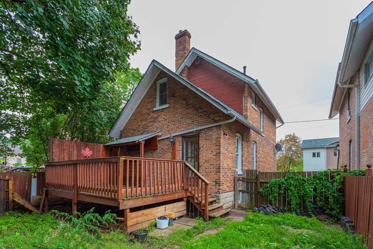 32 King St