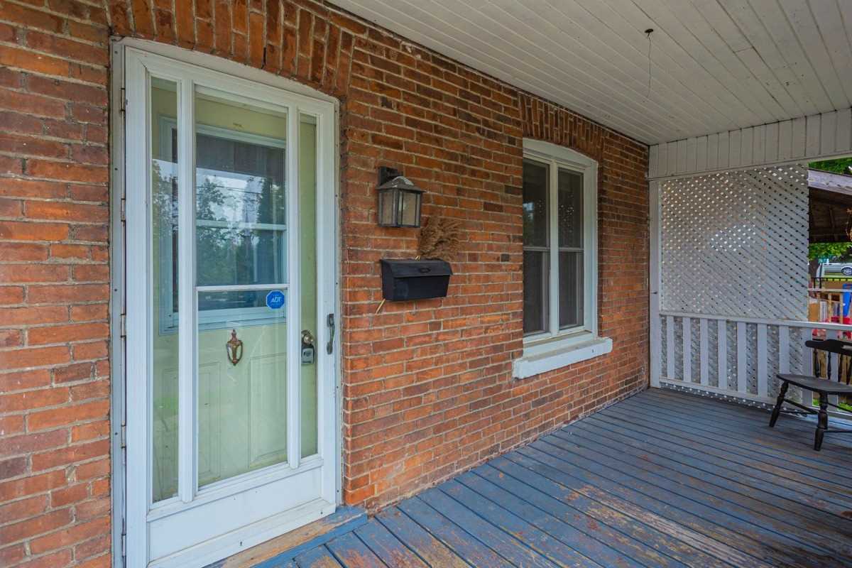 32 King St