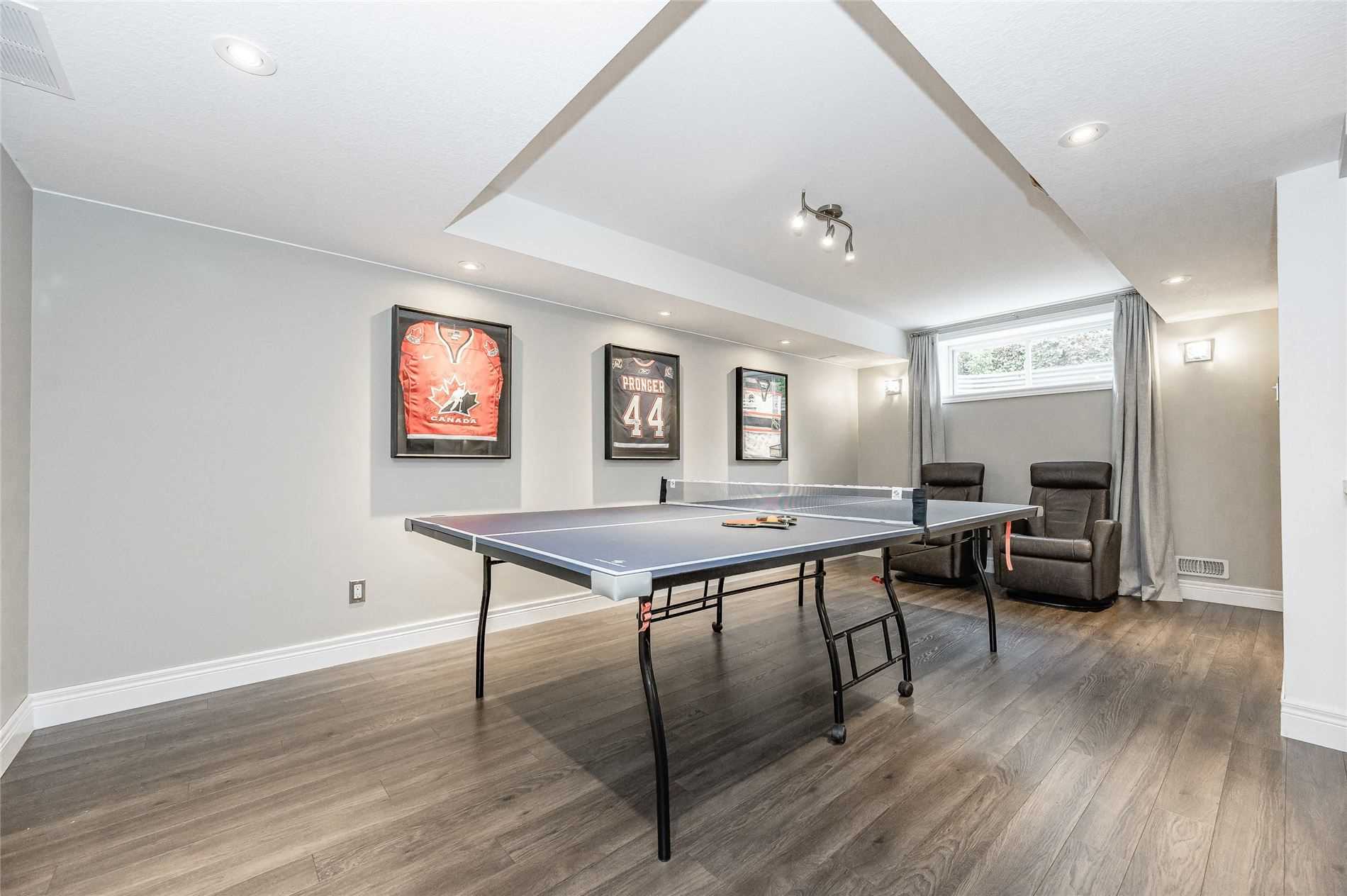 10 Bright Lane