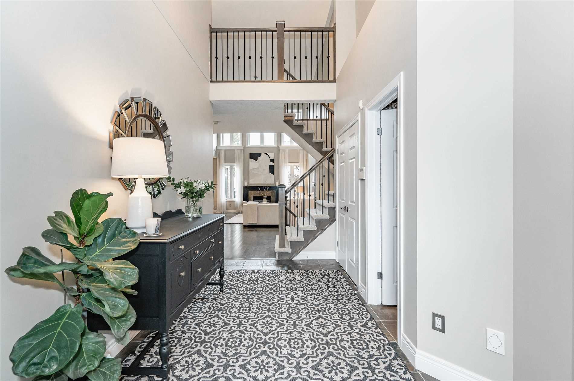 10 Bright Lane