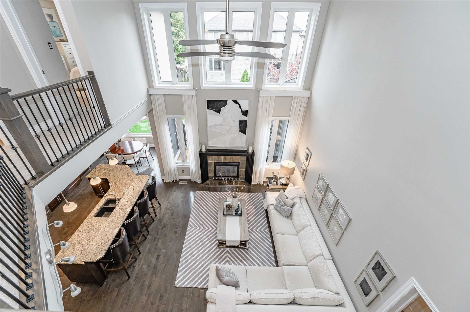 10 Bright Lane