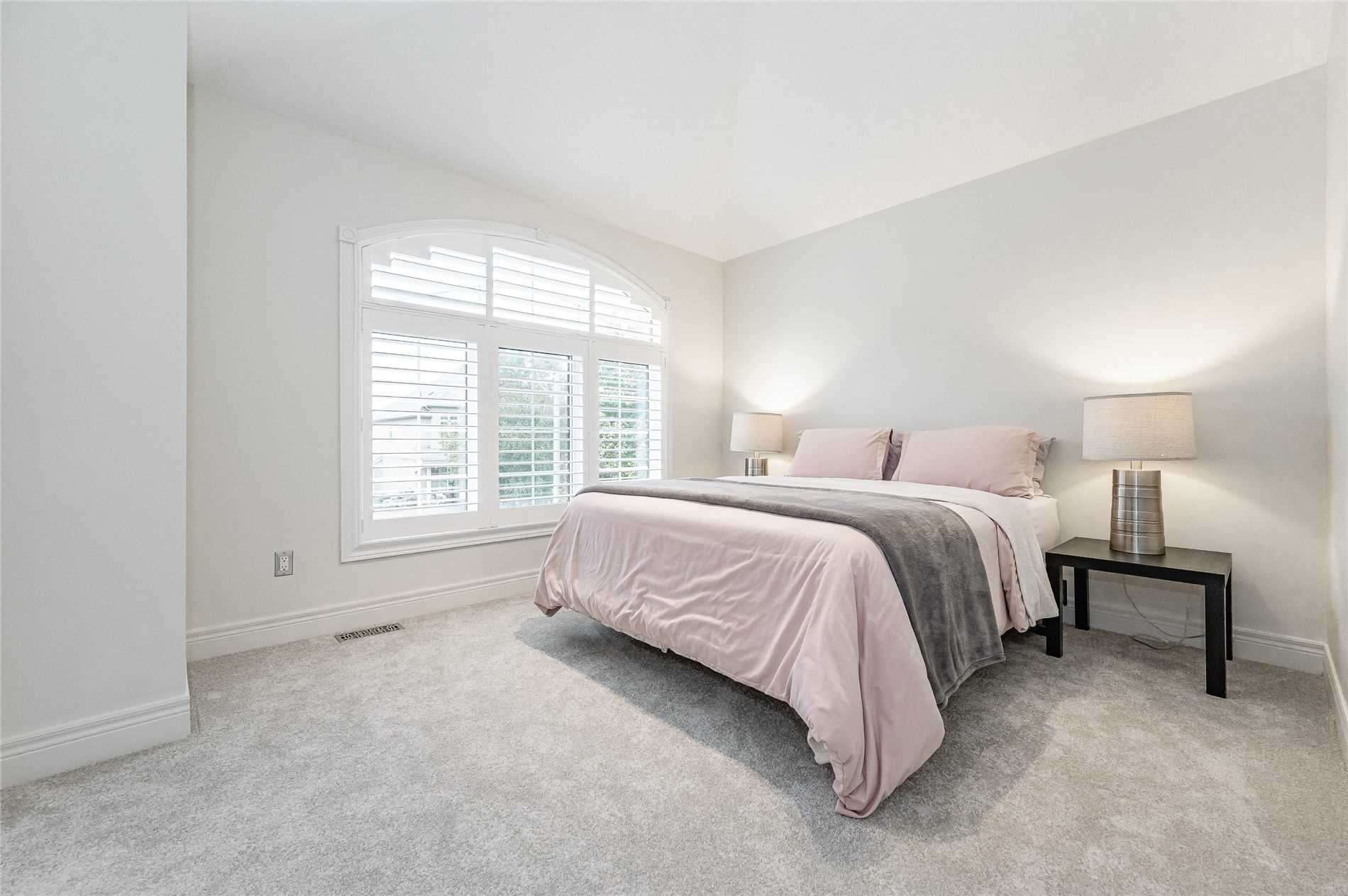 10 Bright Lane