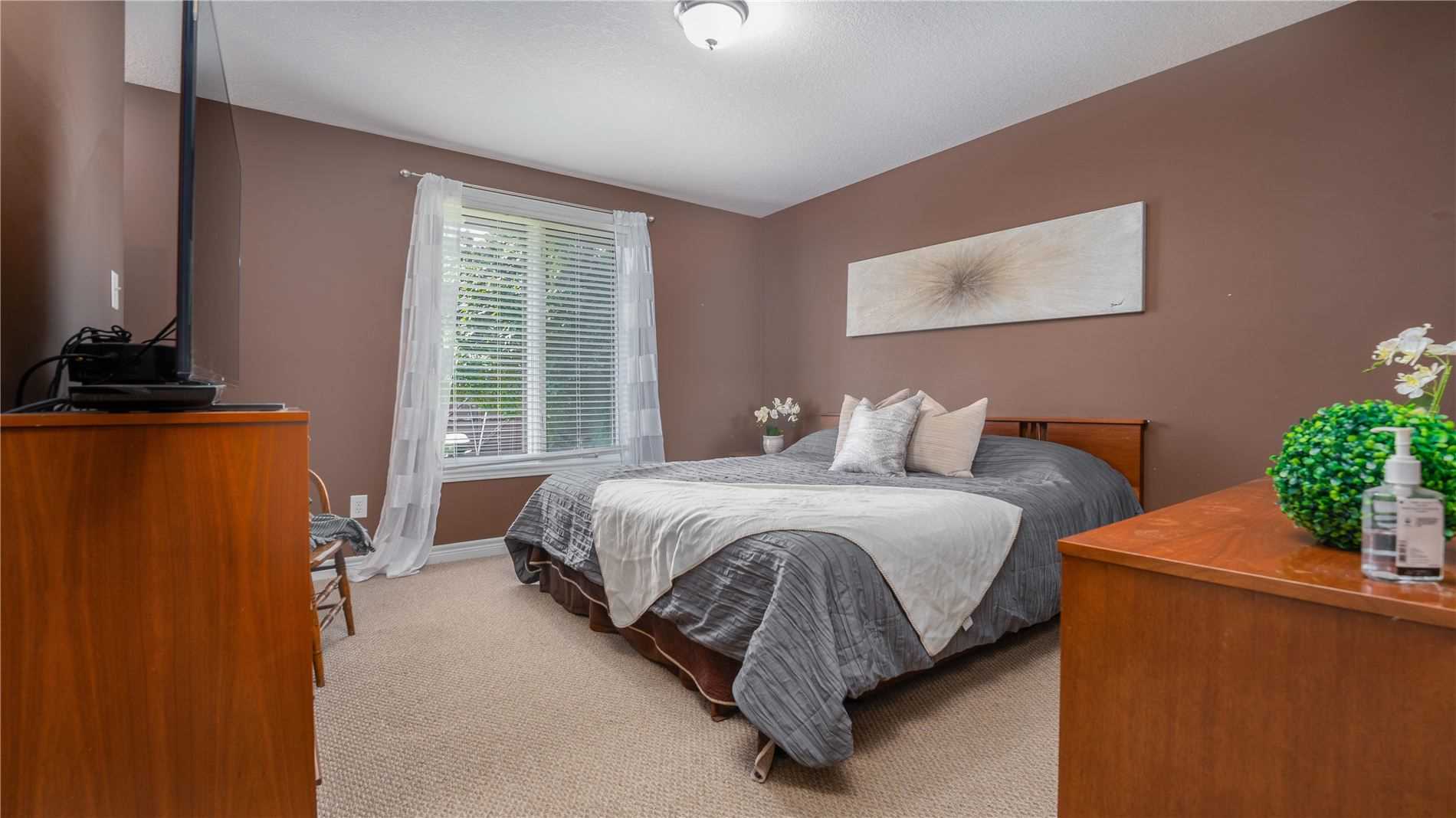 49 Taylor Rd