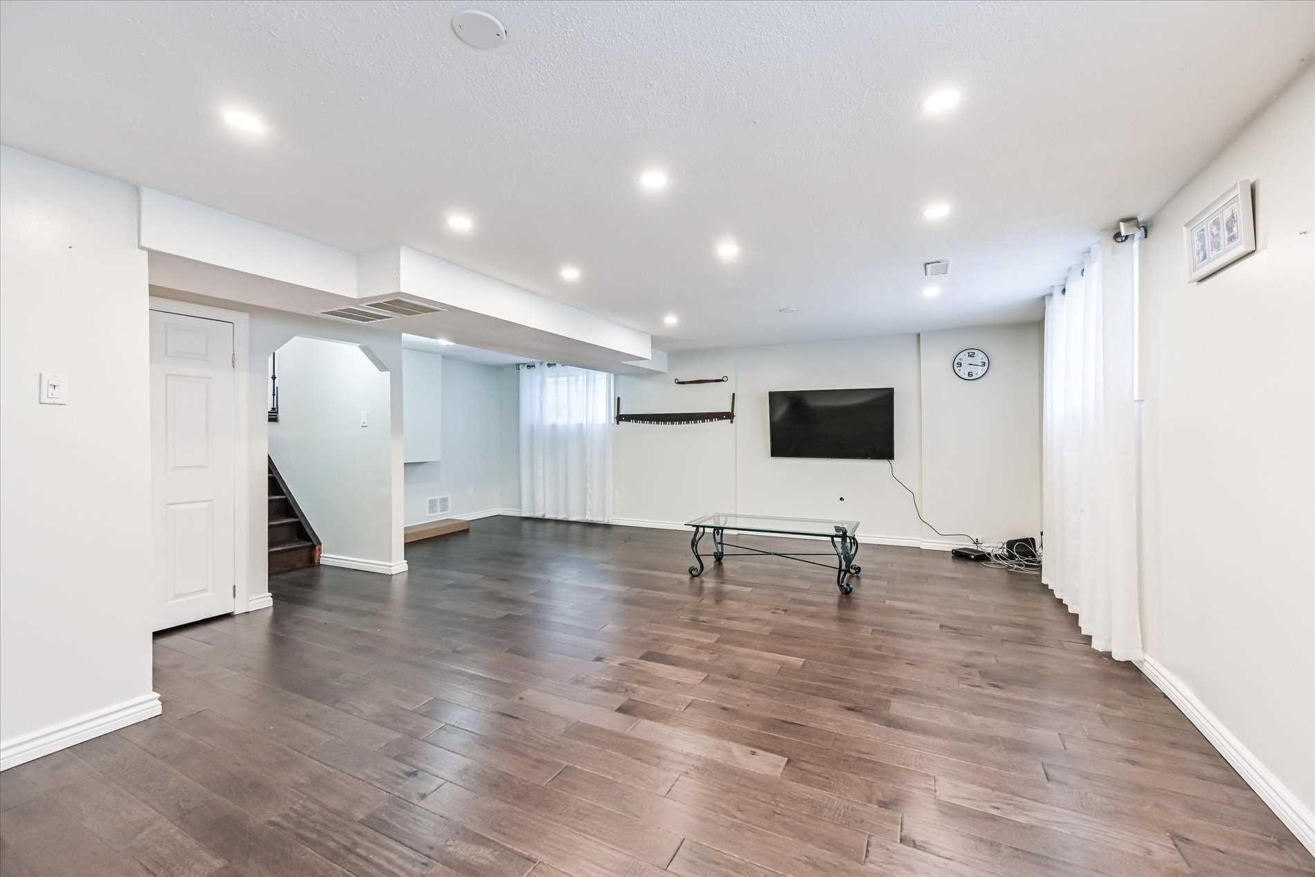 5 Twinoaks Cres