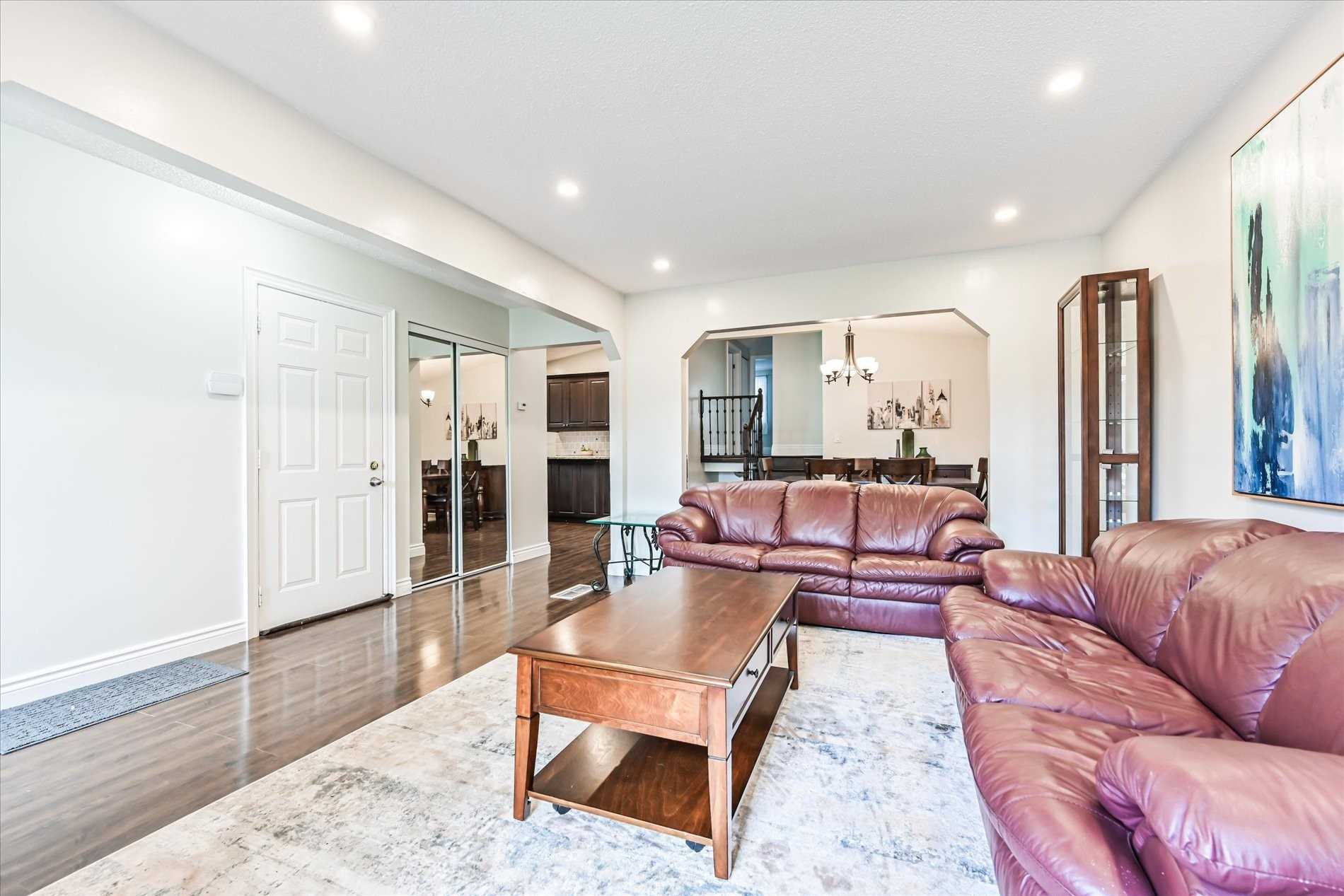 5 Twinoaks Cres