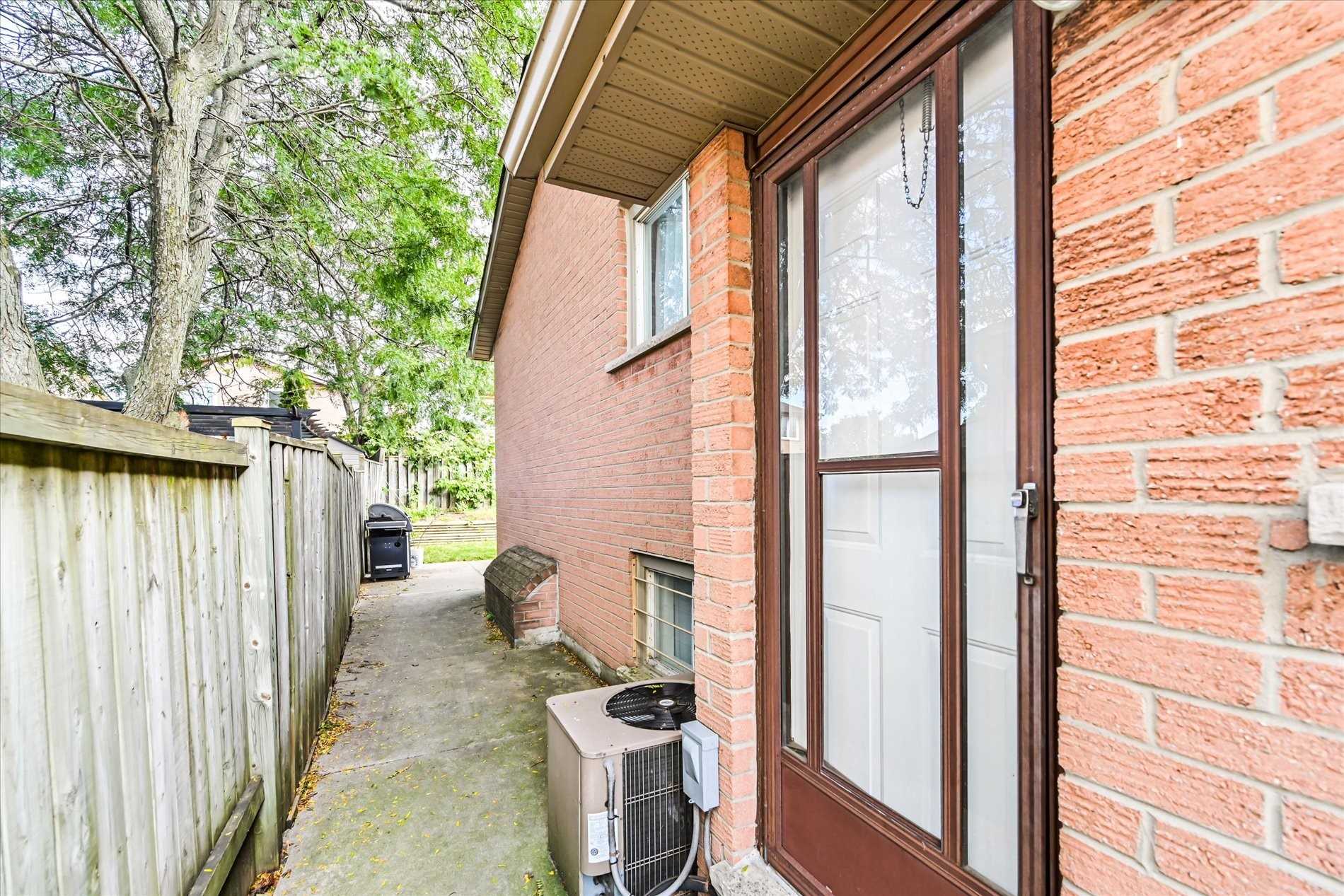5 Twinoaks Cres