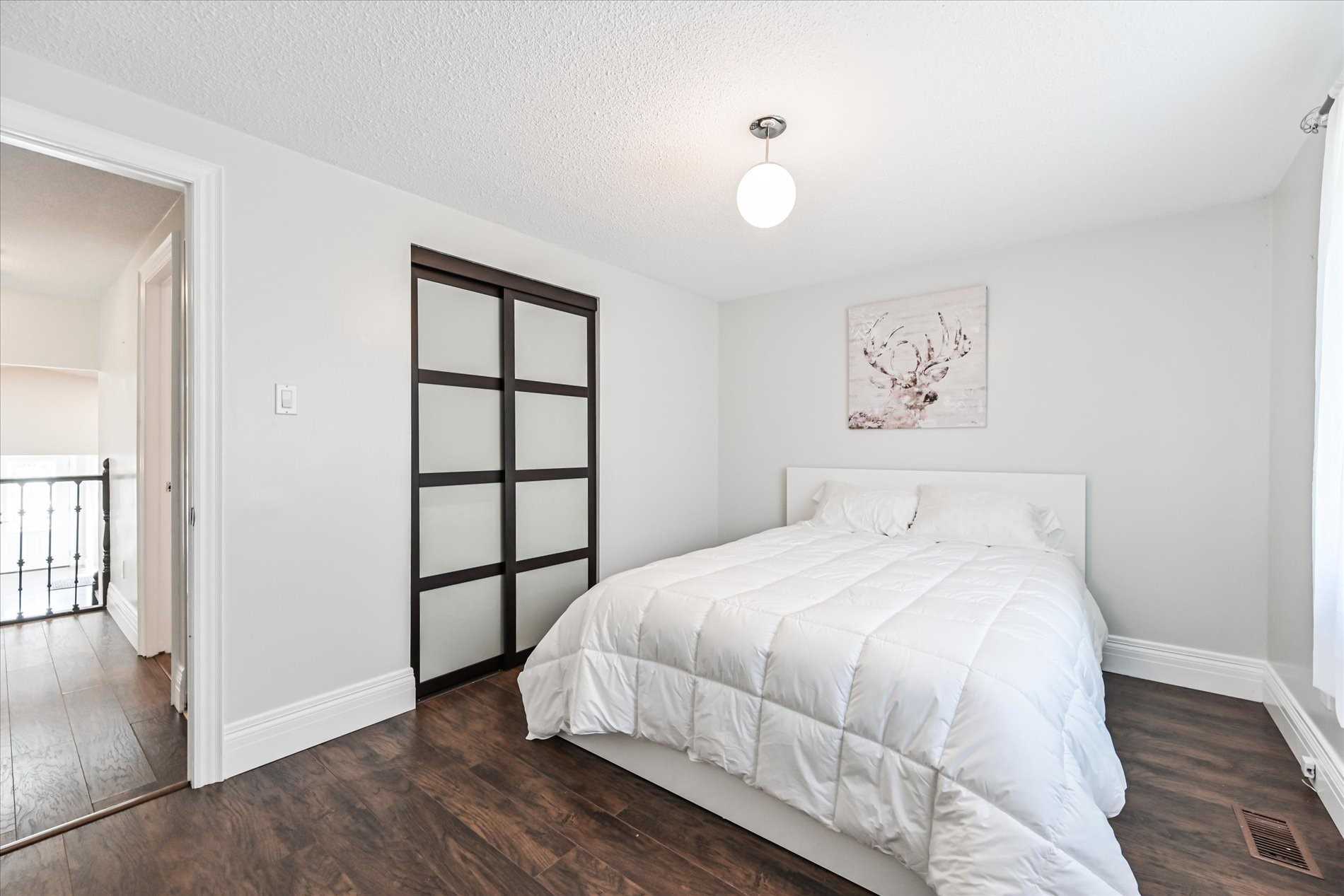 5 Twinoaks Cres