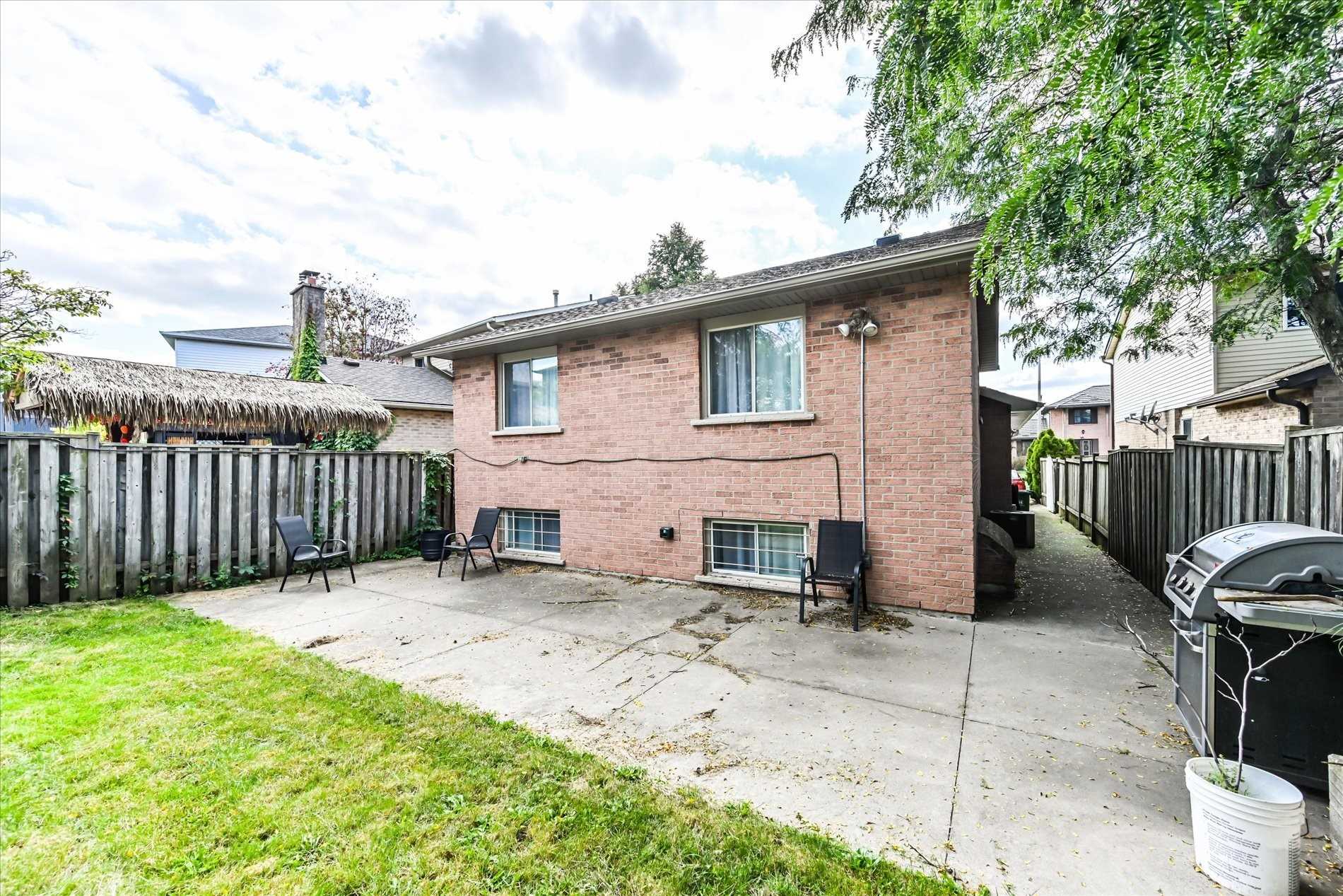 5 Twinoaks Cres