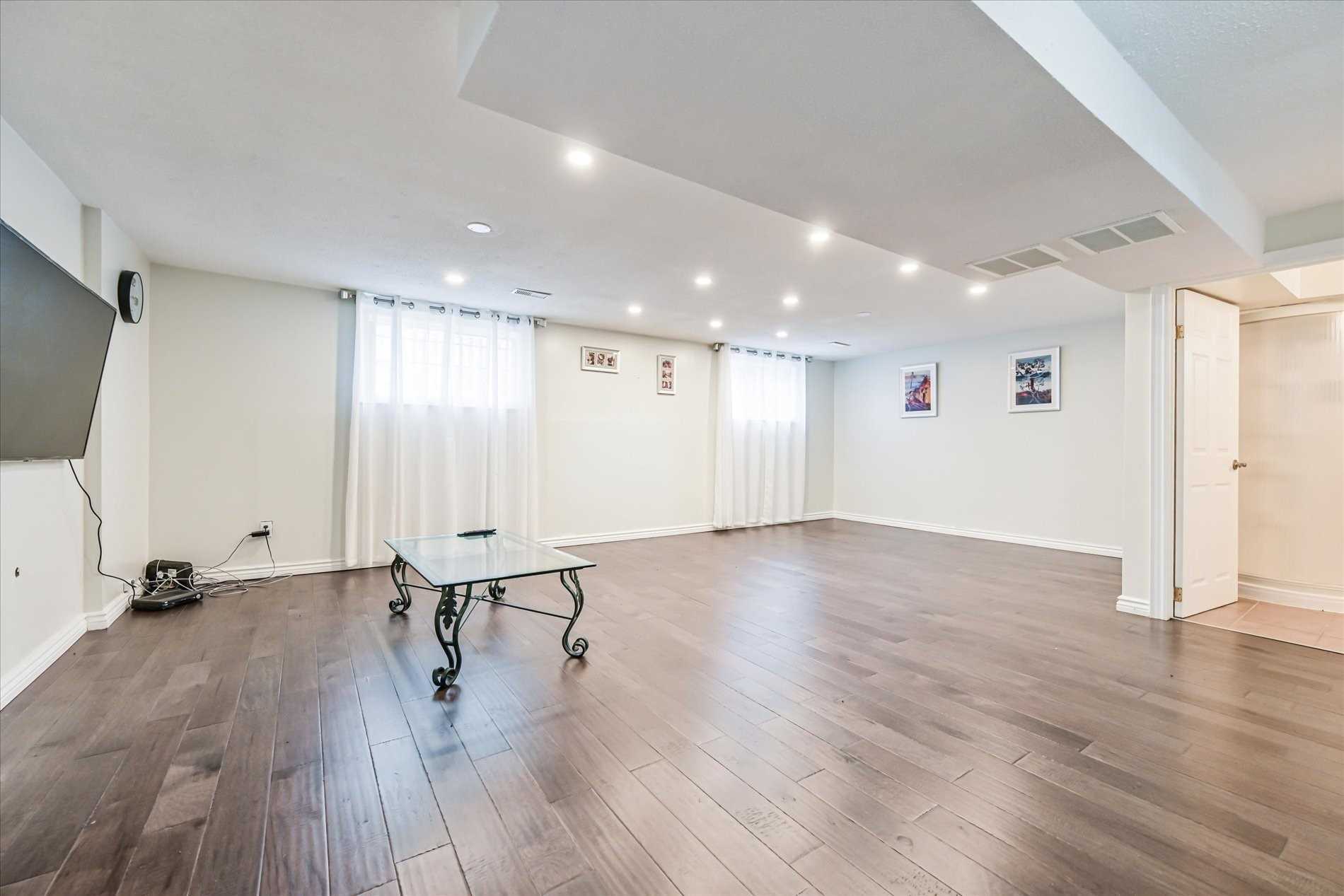 5 Twinoaks Cres