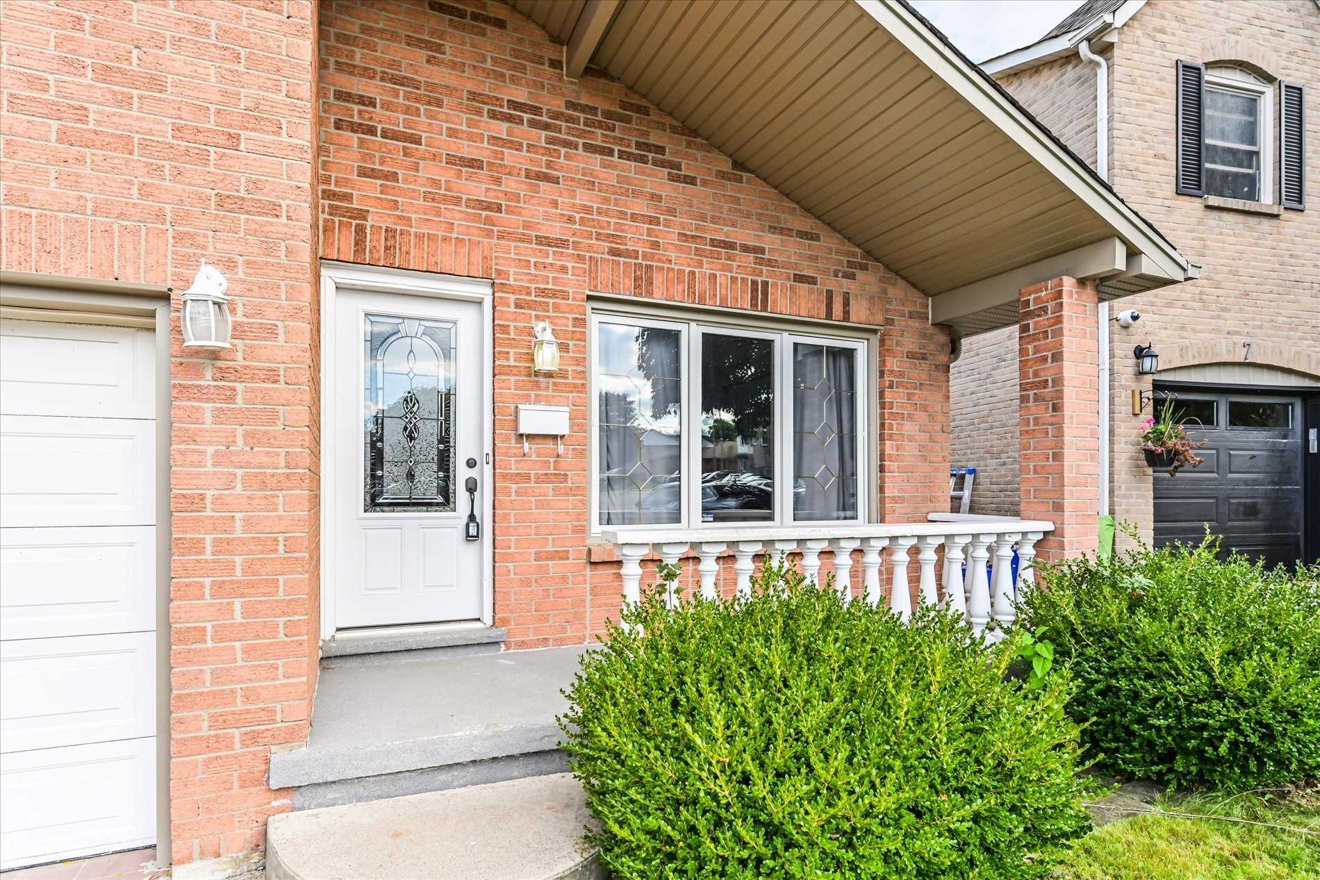 5 Twinoaks Cres