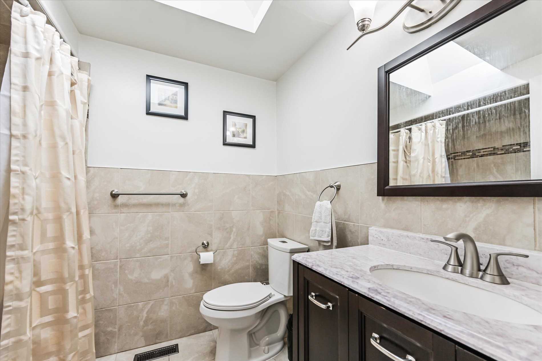 5 Twinoaks Cres