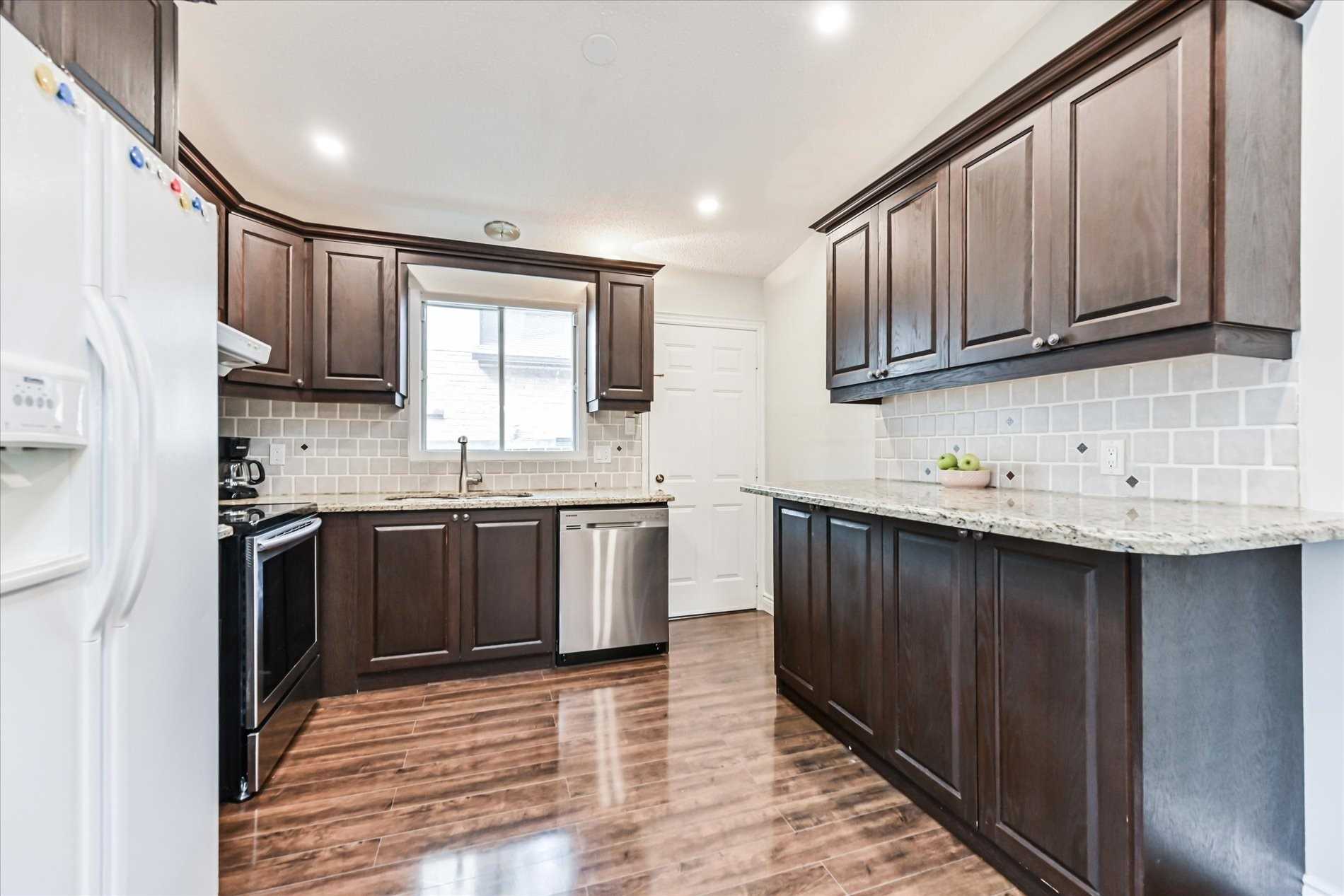 5 Twinoaks Cres