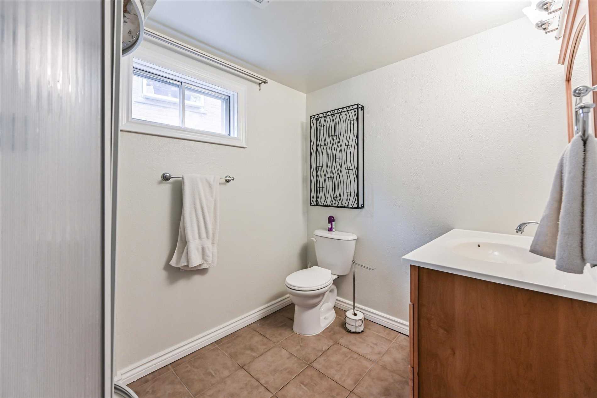 5 Twinoaks Cres