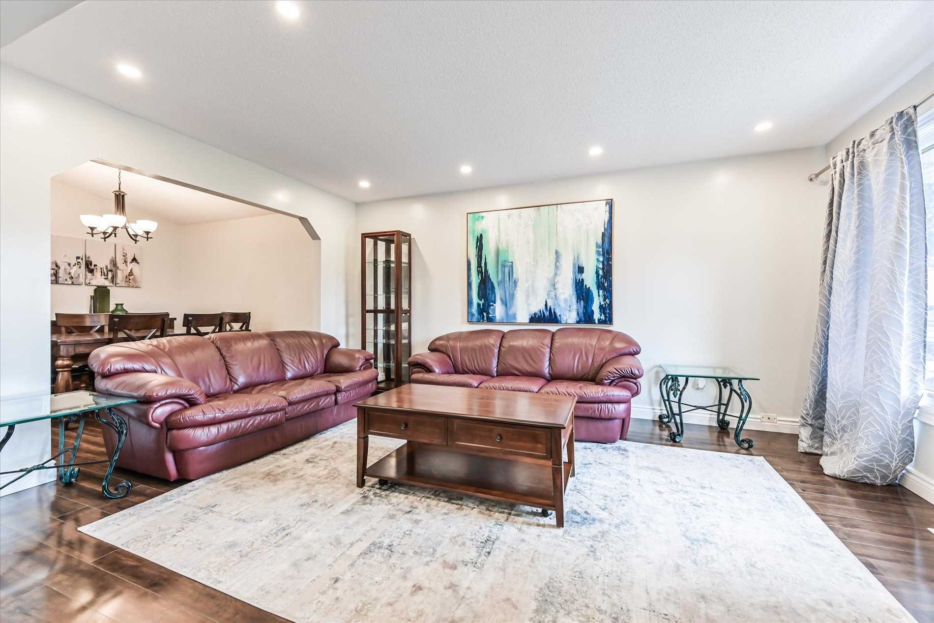 5 Twinoaks Cres