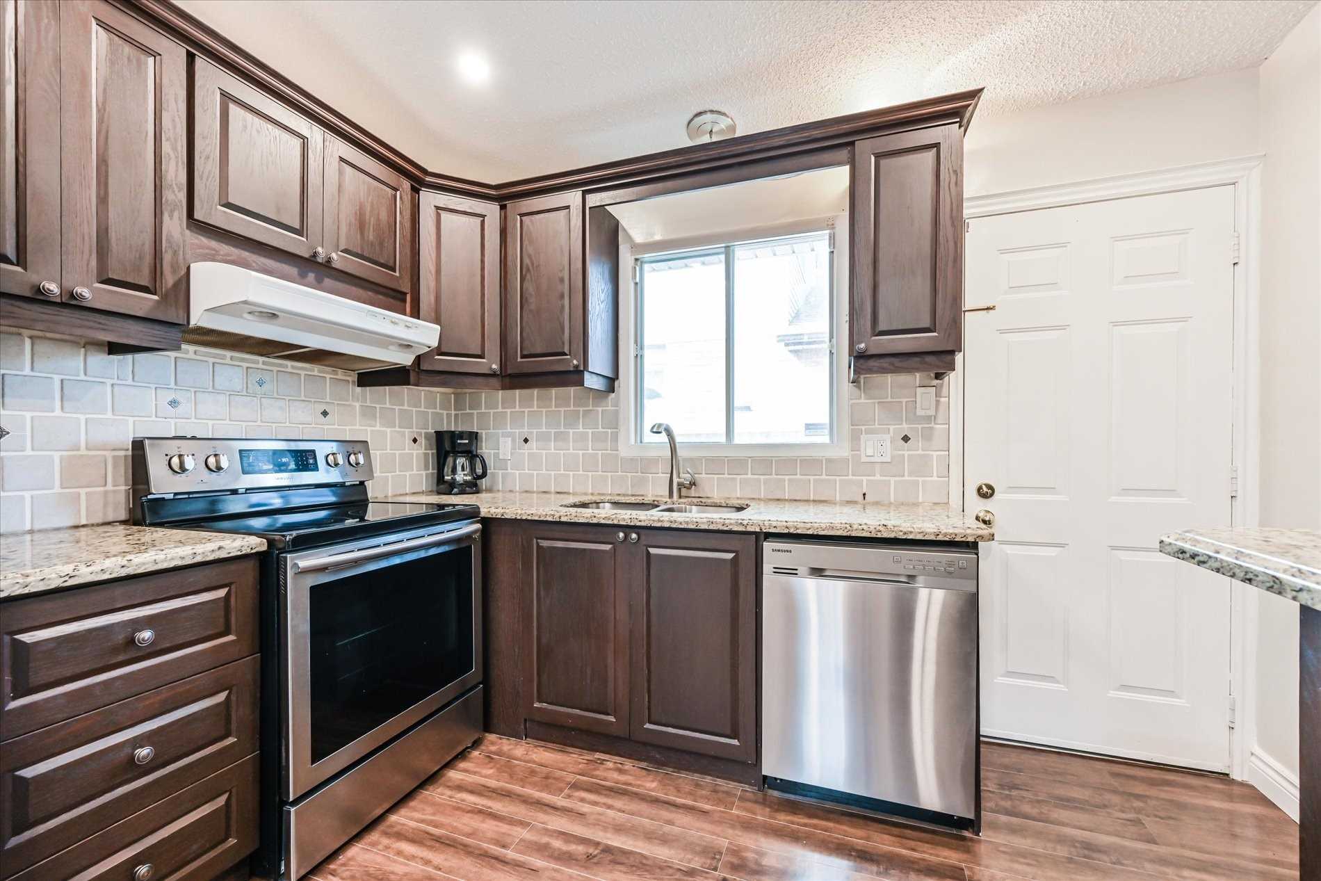 5 Twinoaks Cres