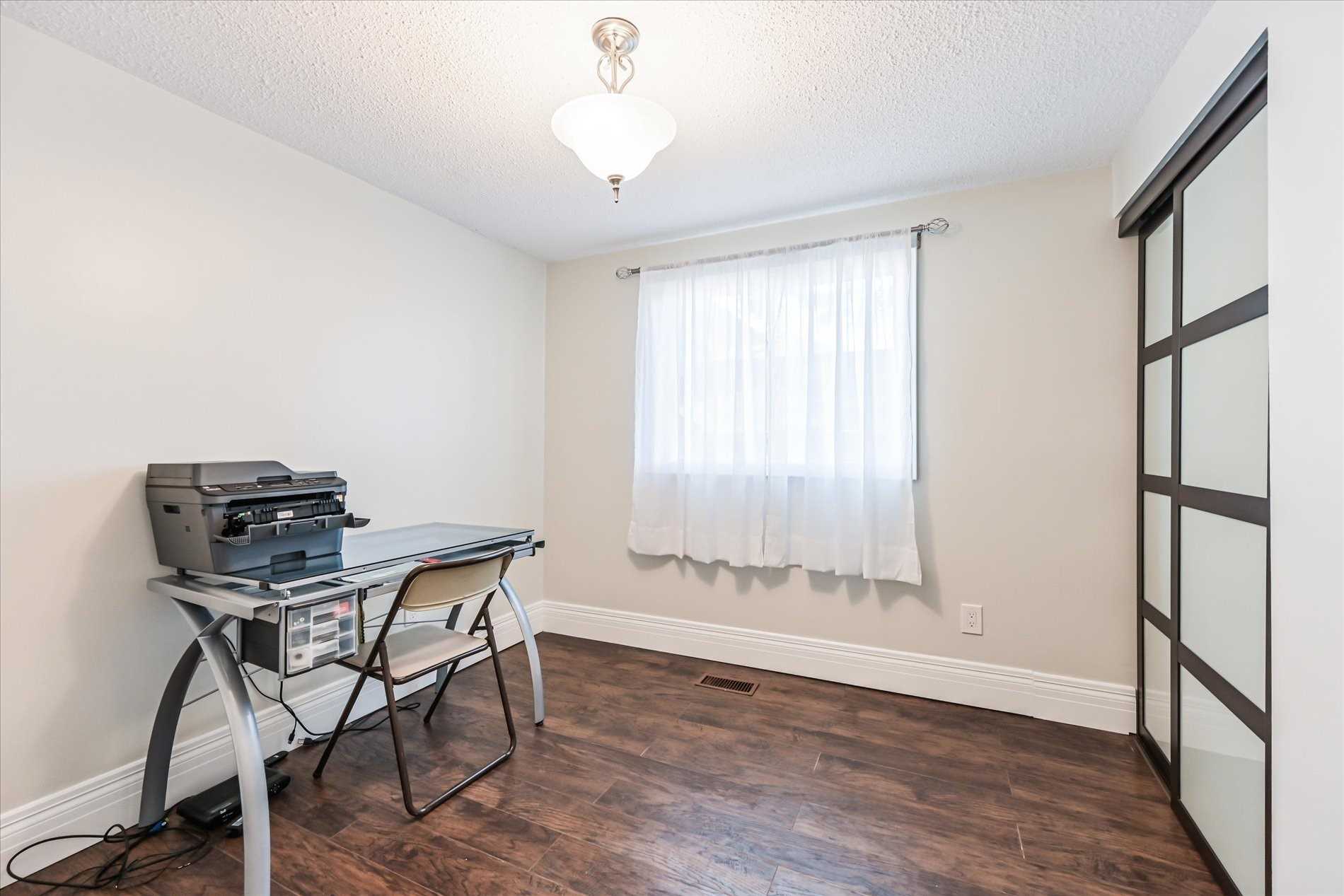 5 Twinoaks Cres