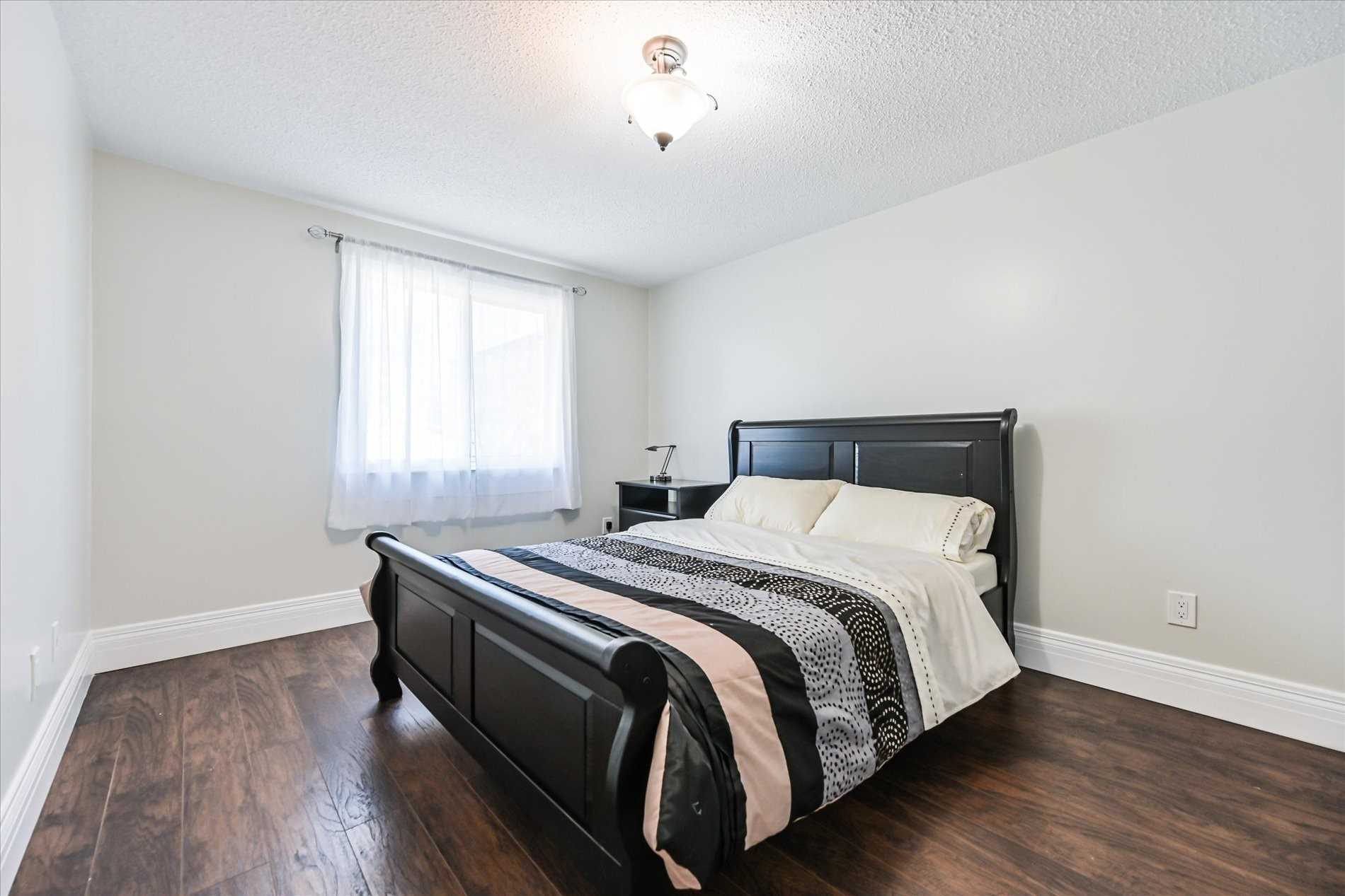 5 Twinoaks Cres