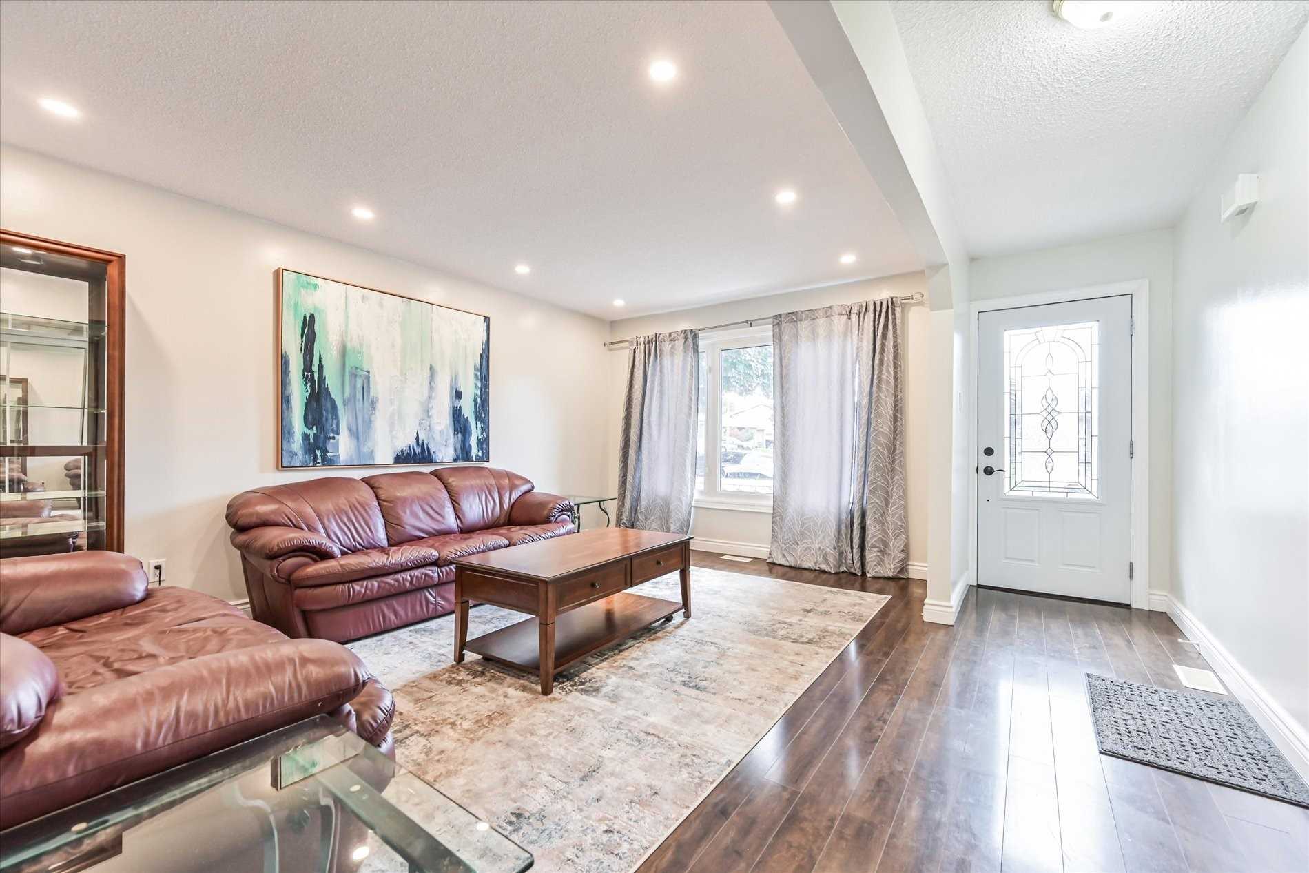 5 Twinoaks Cres