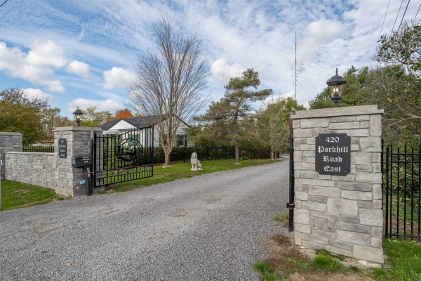 420 Parkhill Rd E, Douro-Dummer