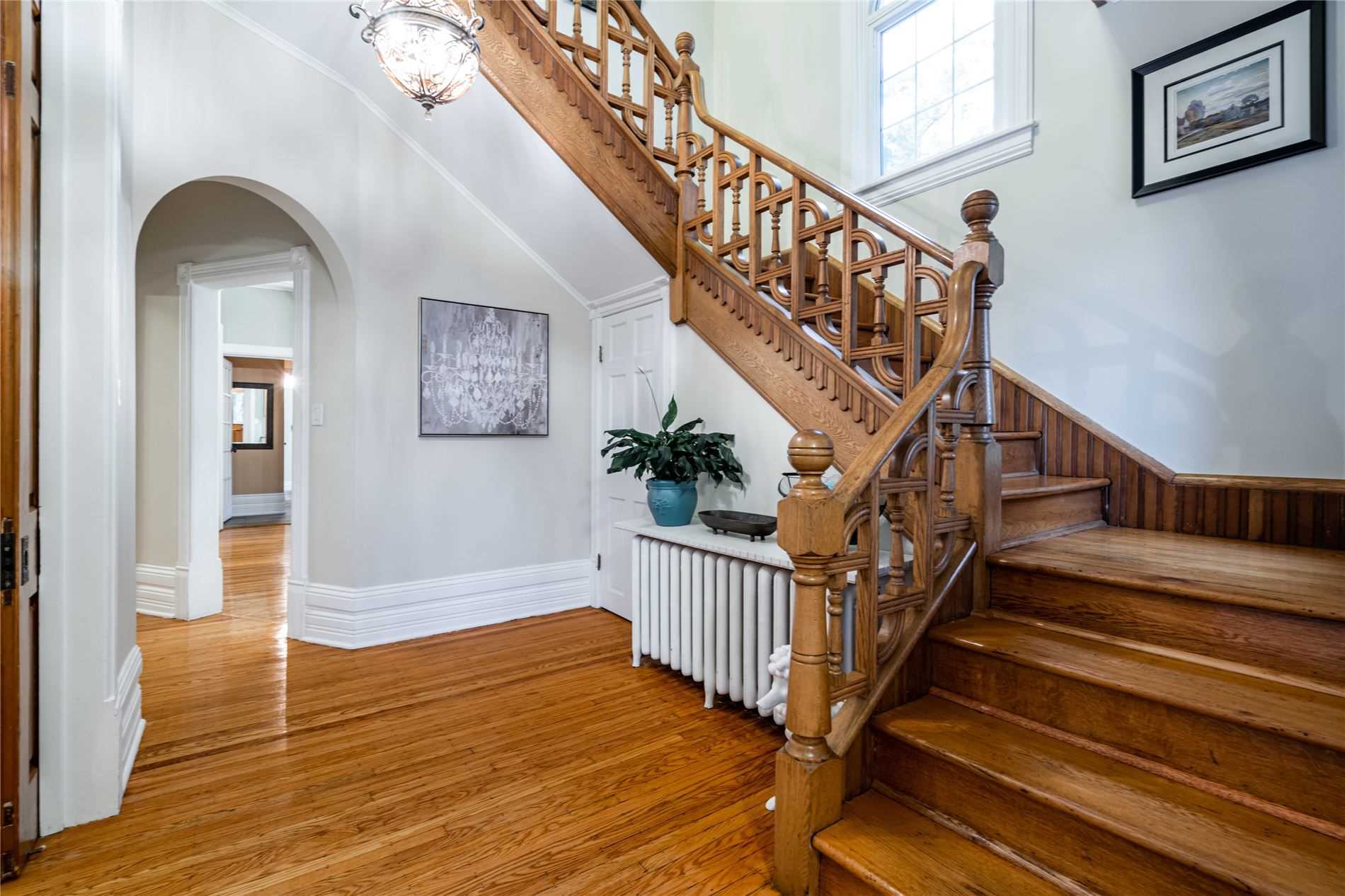 104 Main St E