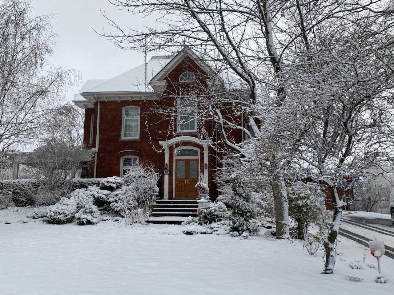 104 Main St E