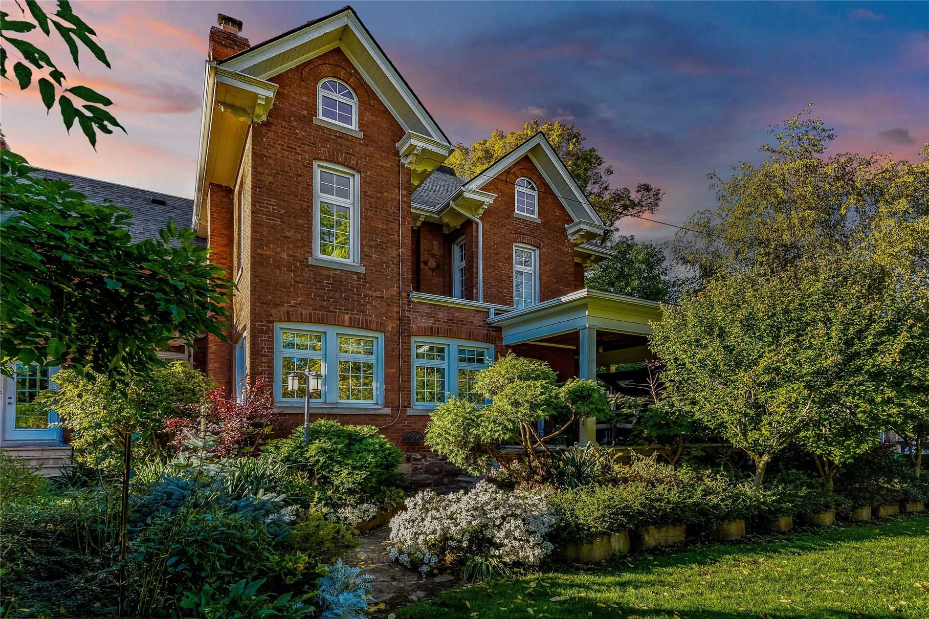 104 Main St E