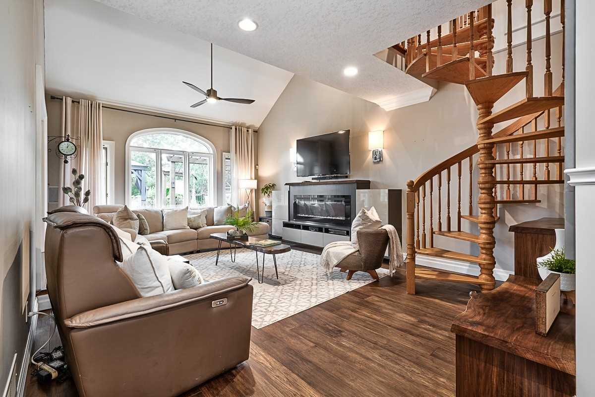 71 Richmond Cres