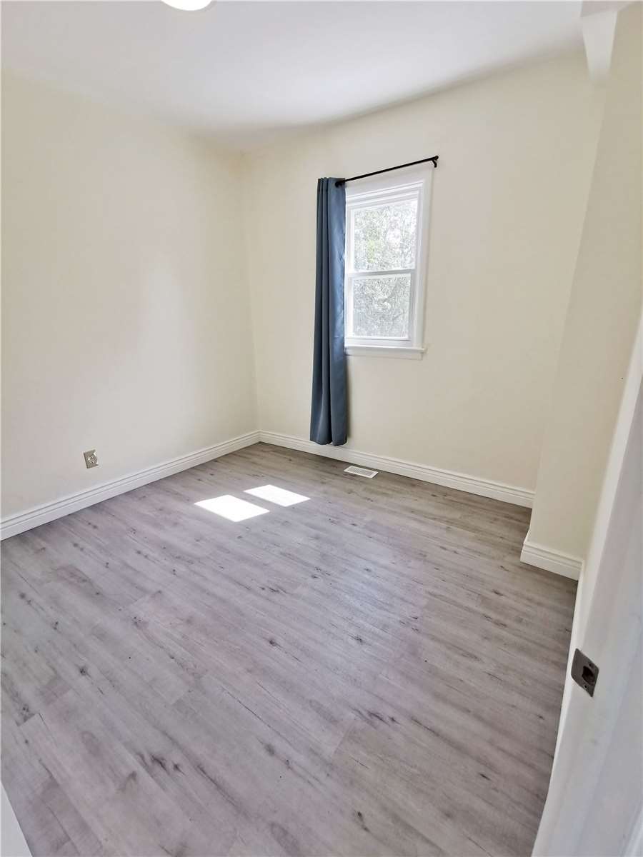 717 King St W