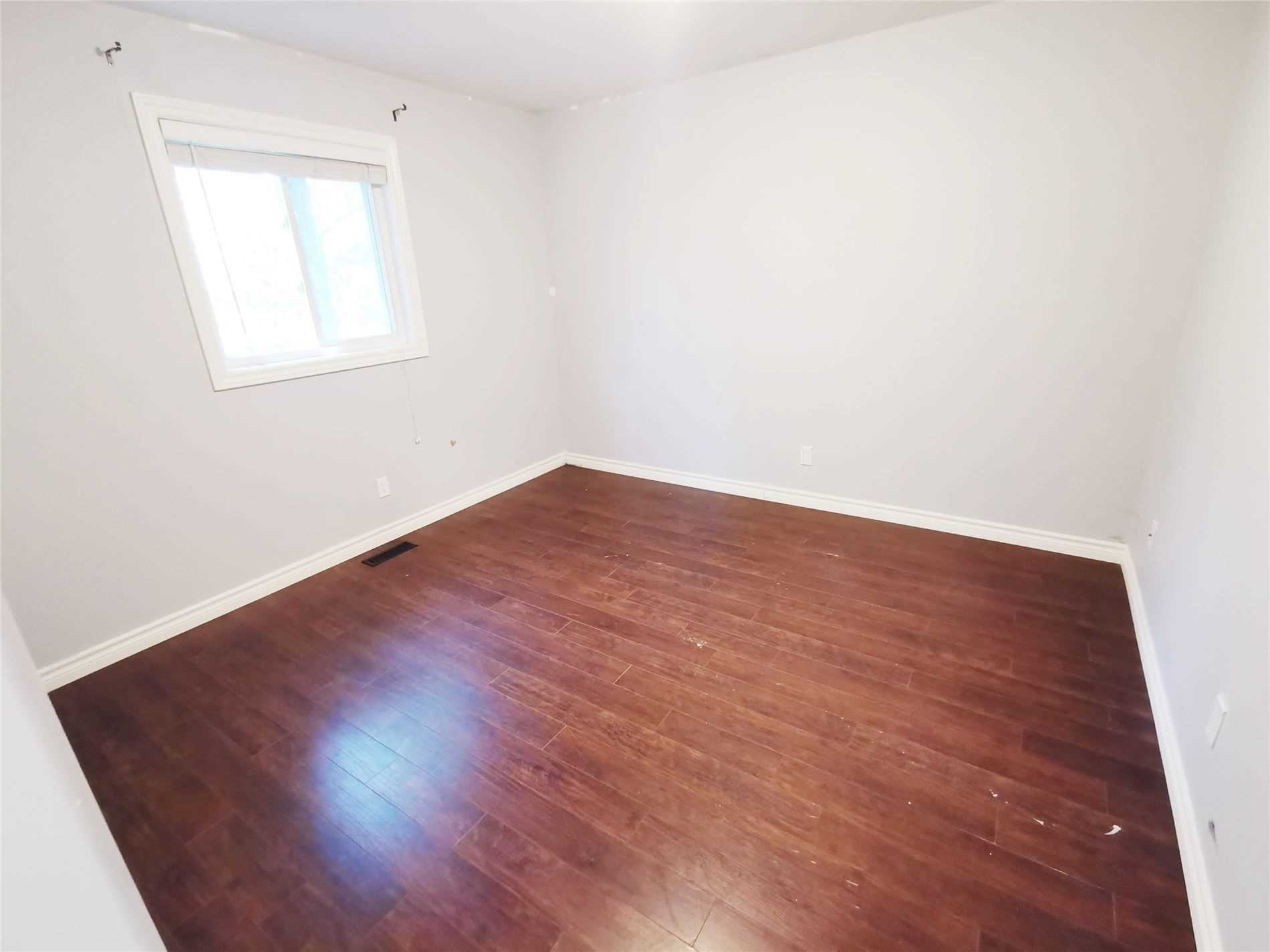 717 King St W