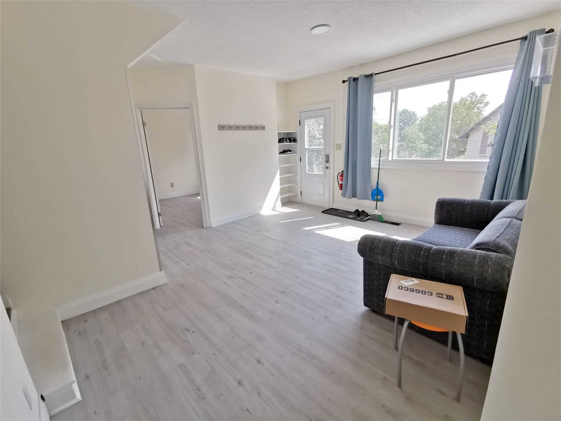 717 King St W