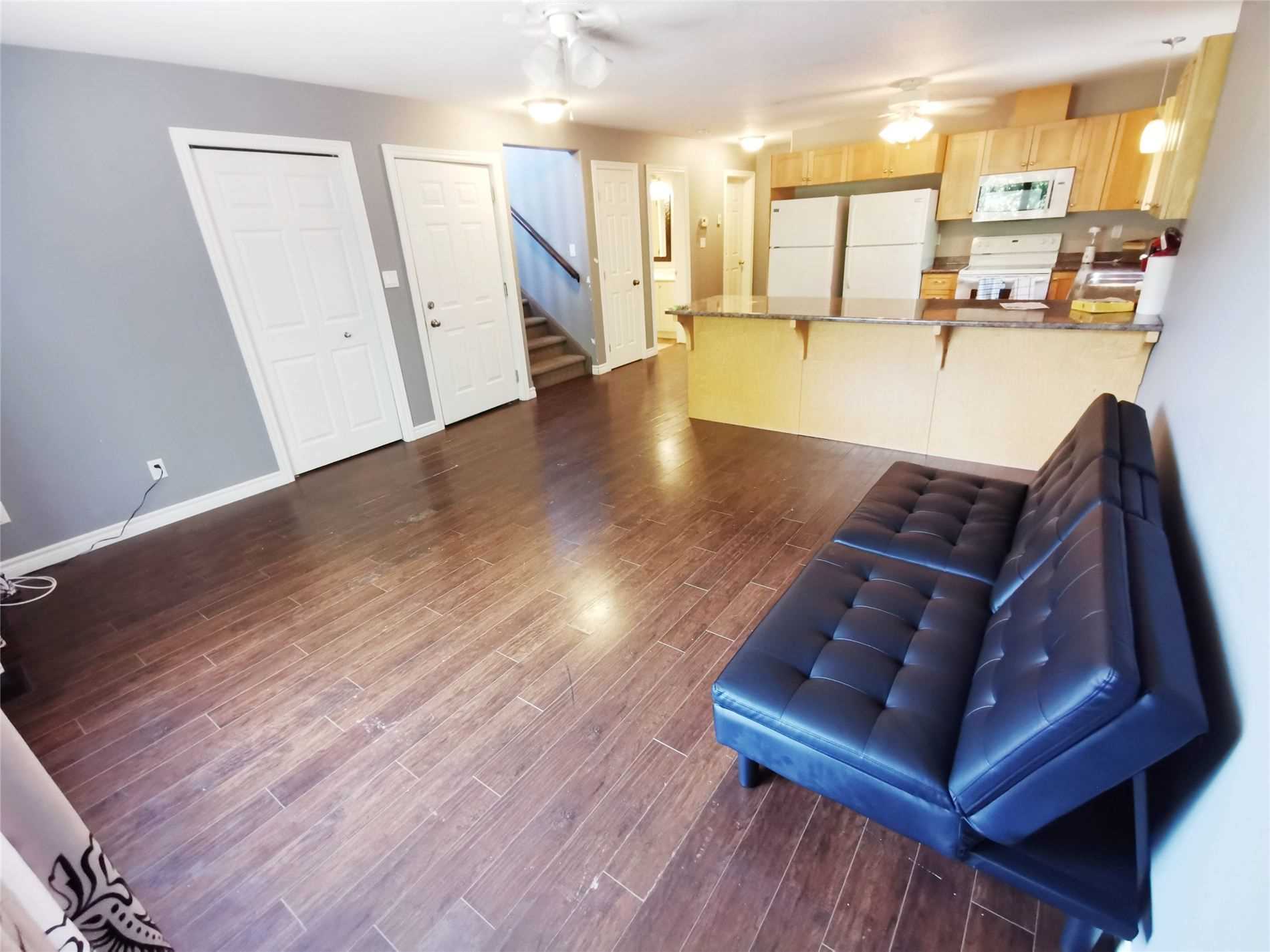 717 King St W
