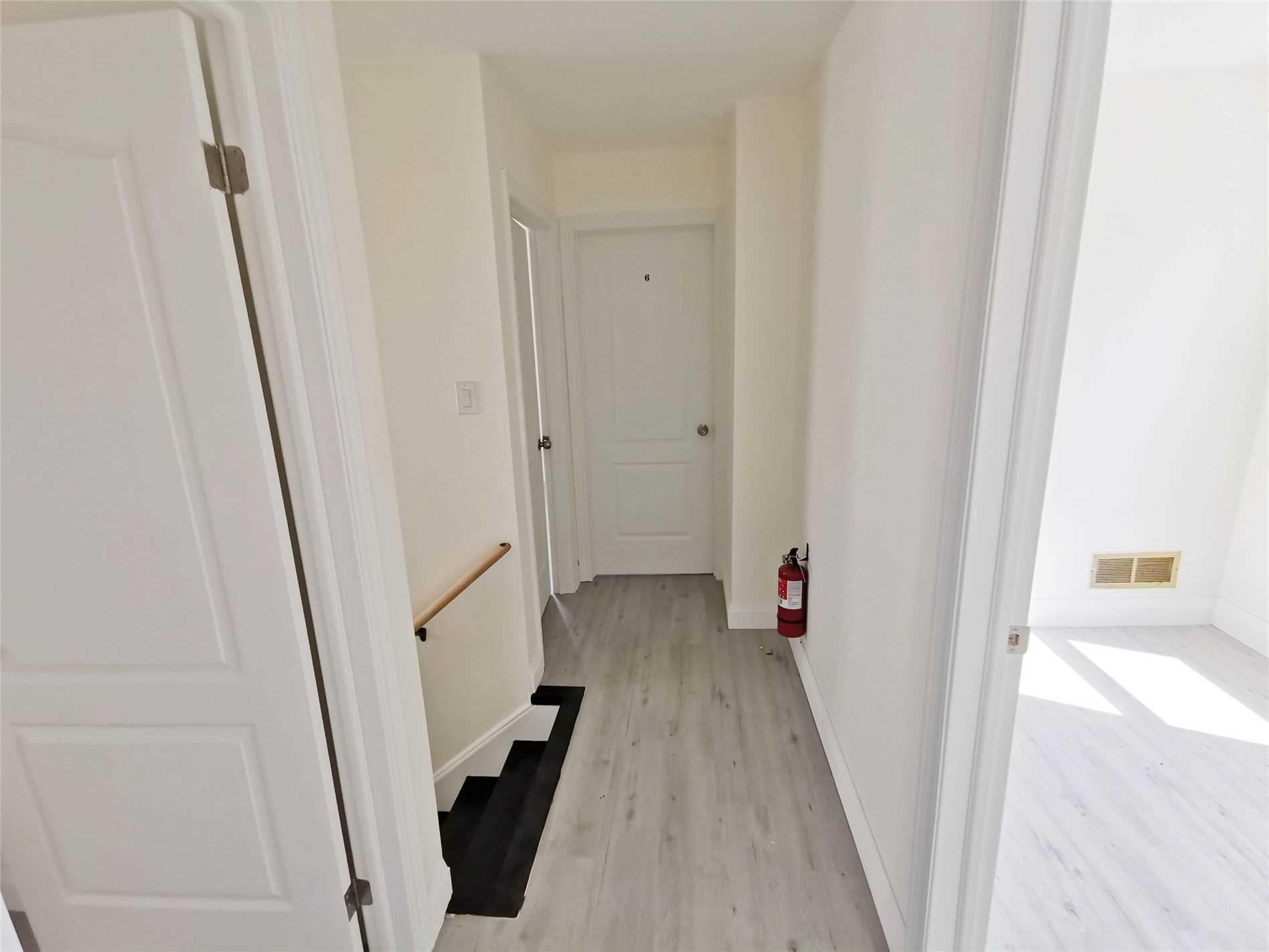 717 King St W