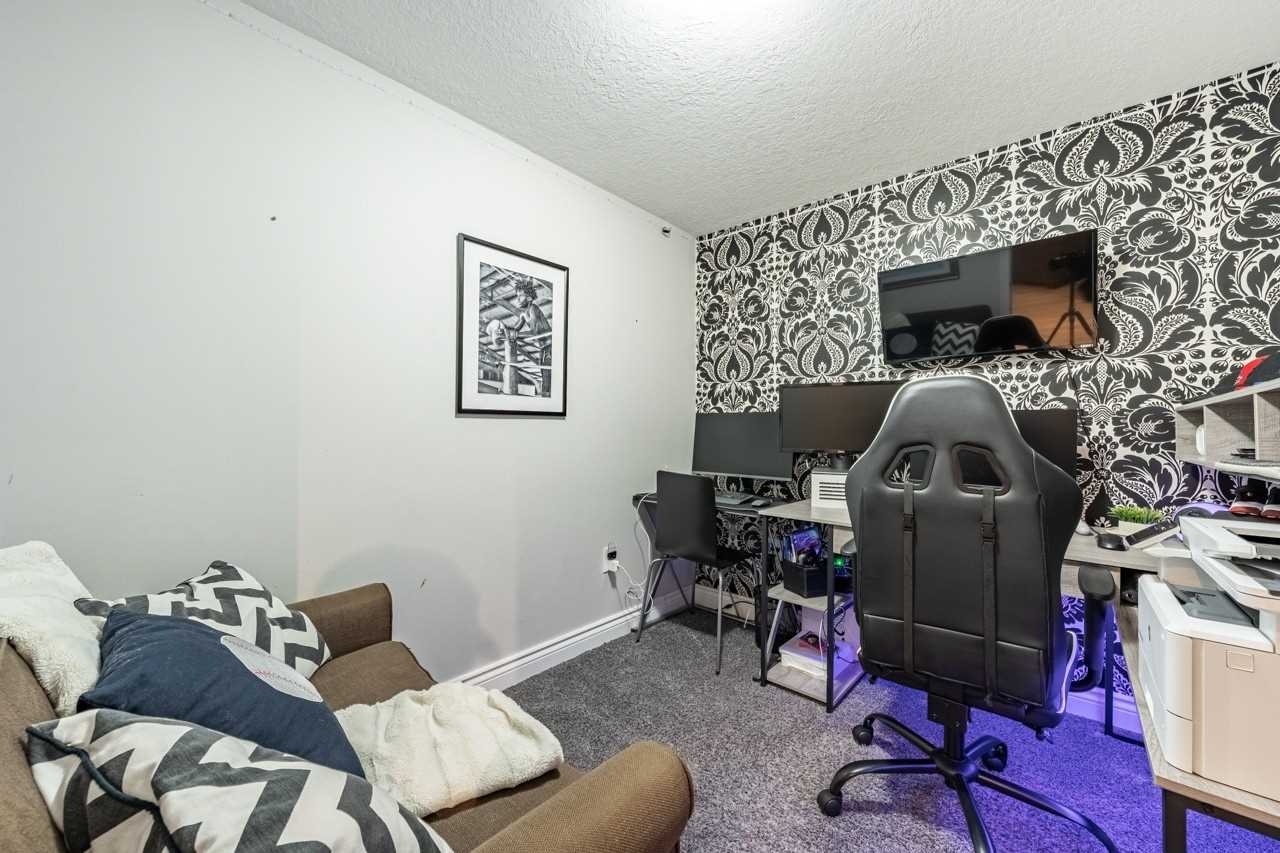 72 Secinaro Ave