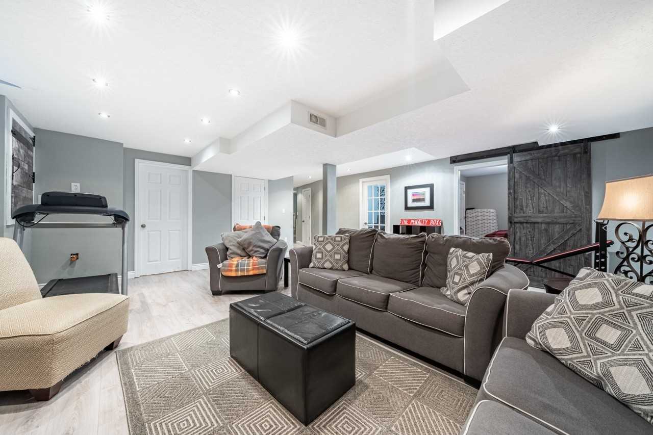72 Secinaro Ave