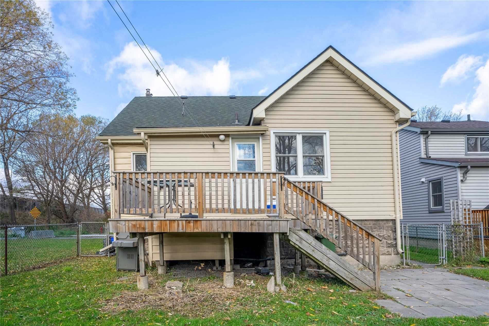 10 Bayside Ave