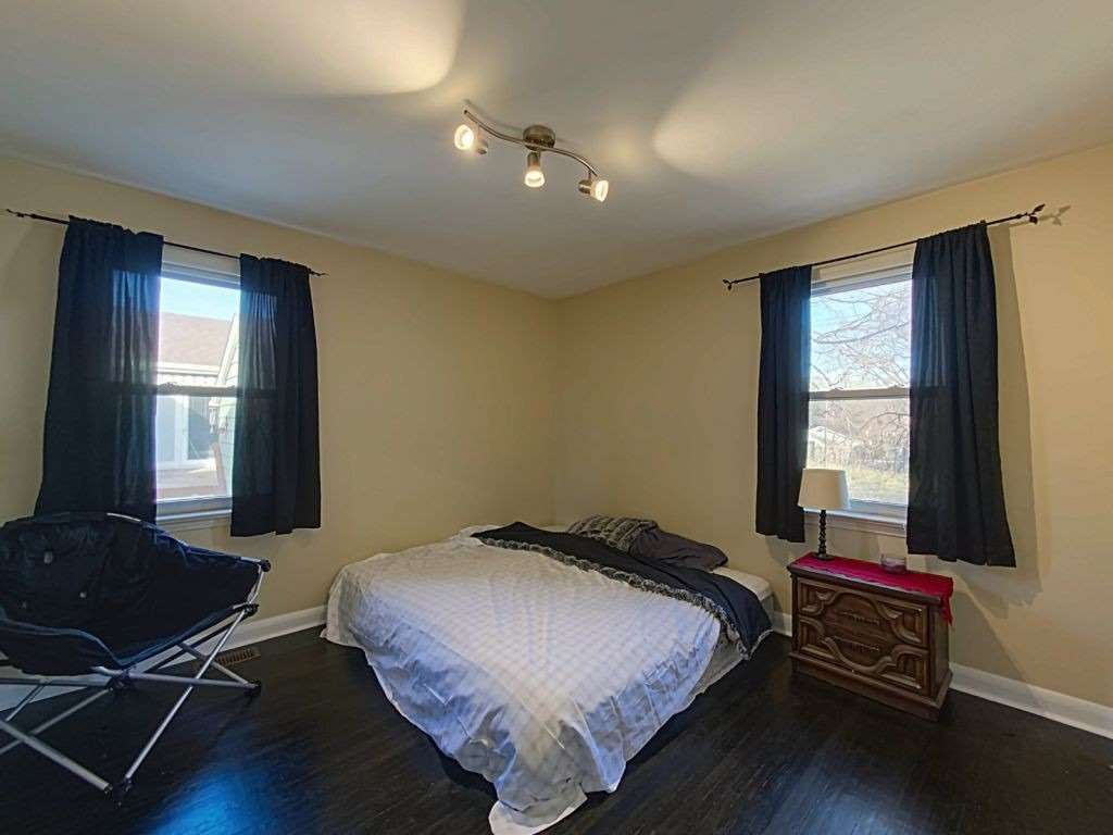 156 Ellsworth Cres