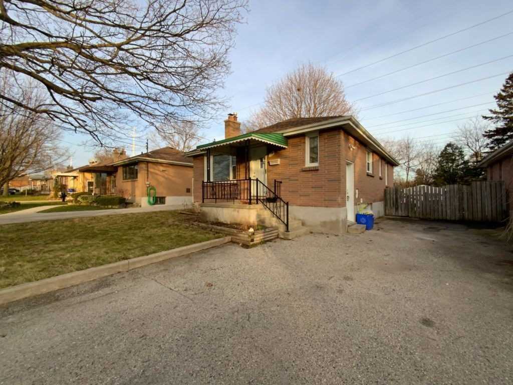 156 Ellsworth Cres