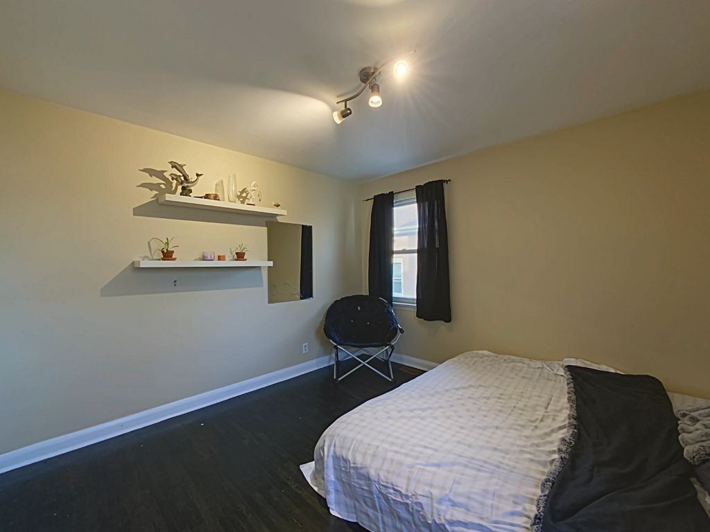 156 Ellsworth Cres