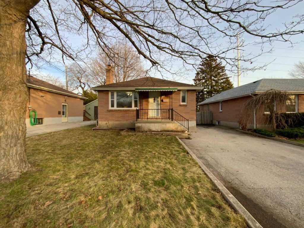 156 Ellsworth Cres
