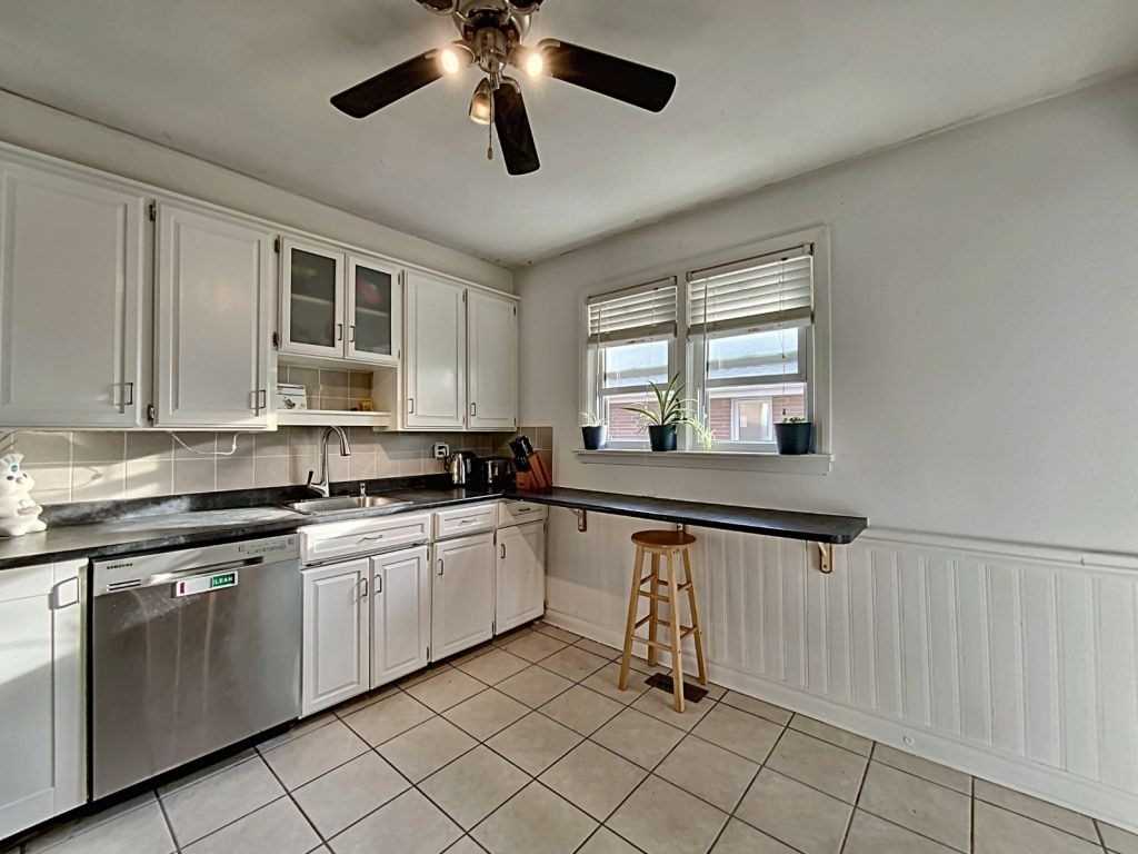 156 Ellsworth Cres