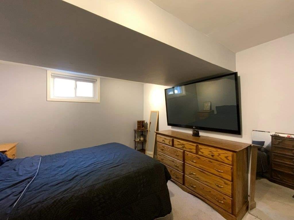 156 Ellsworth Cres
