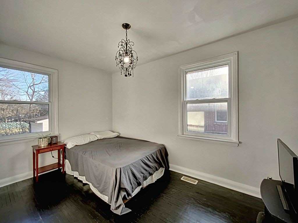 156 Ellsworth Cres