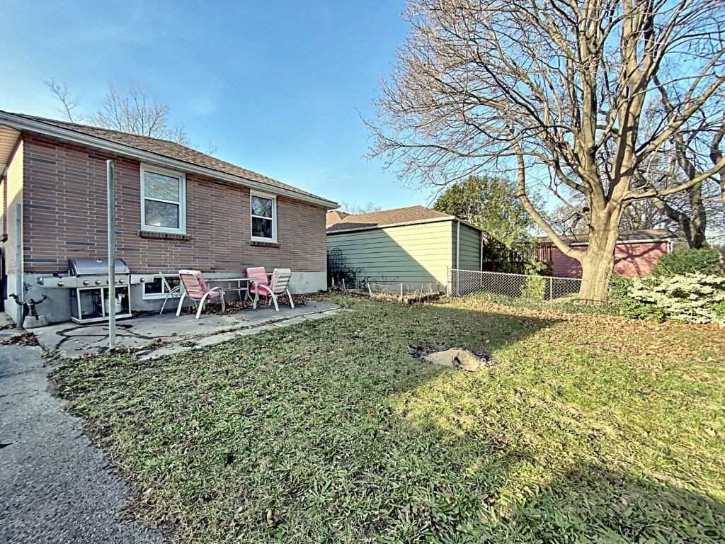 156 Ellsworth Cres